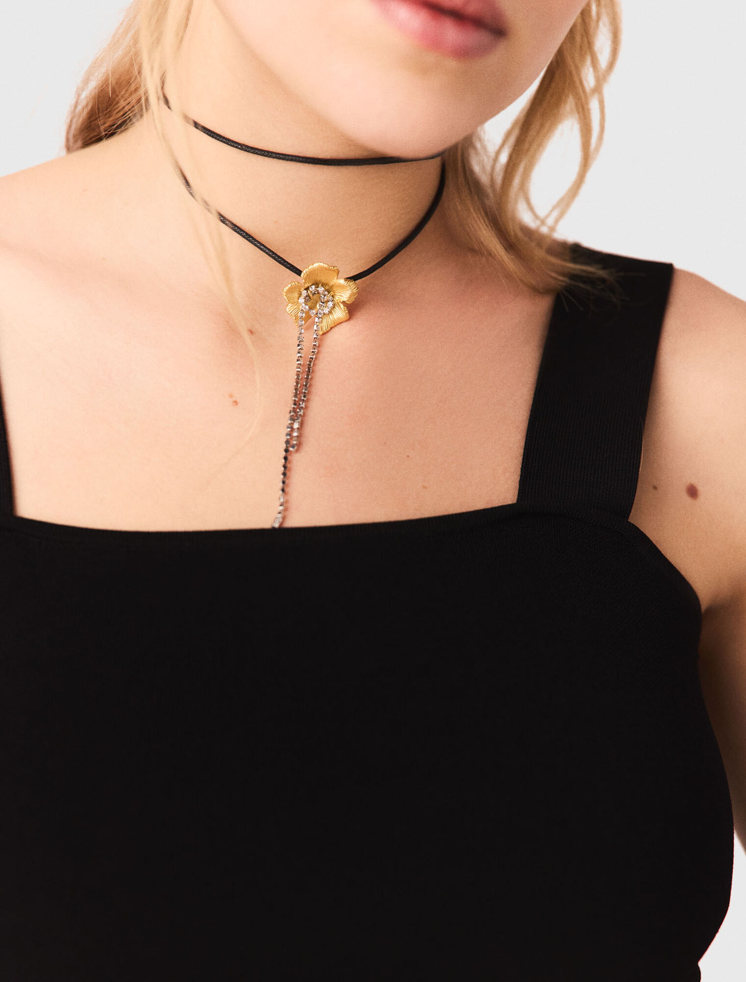 Collier ras de cou fleur