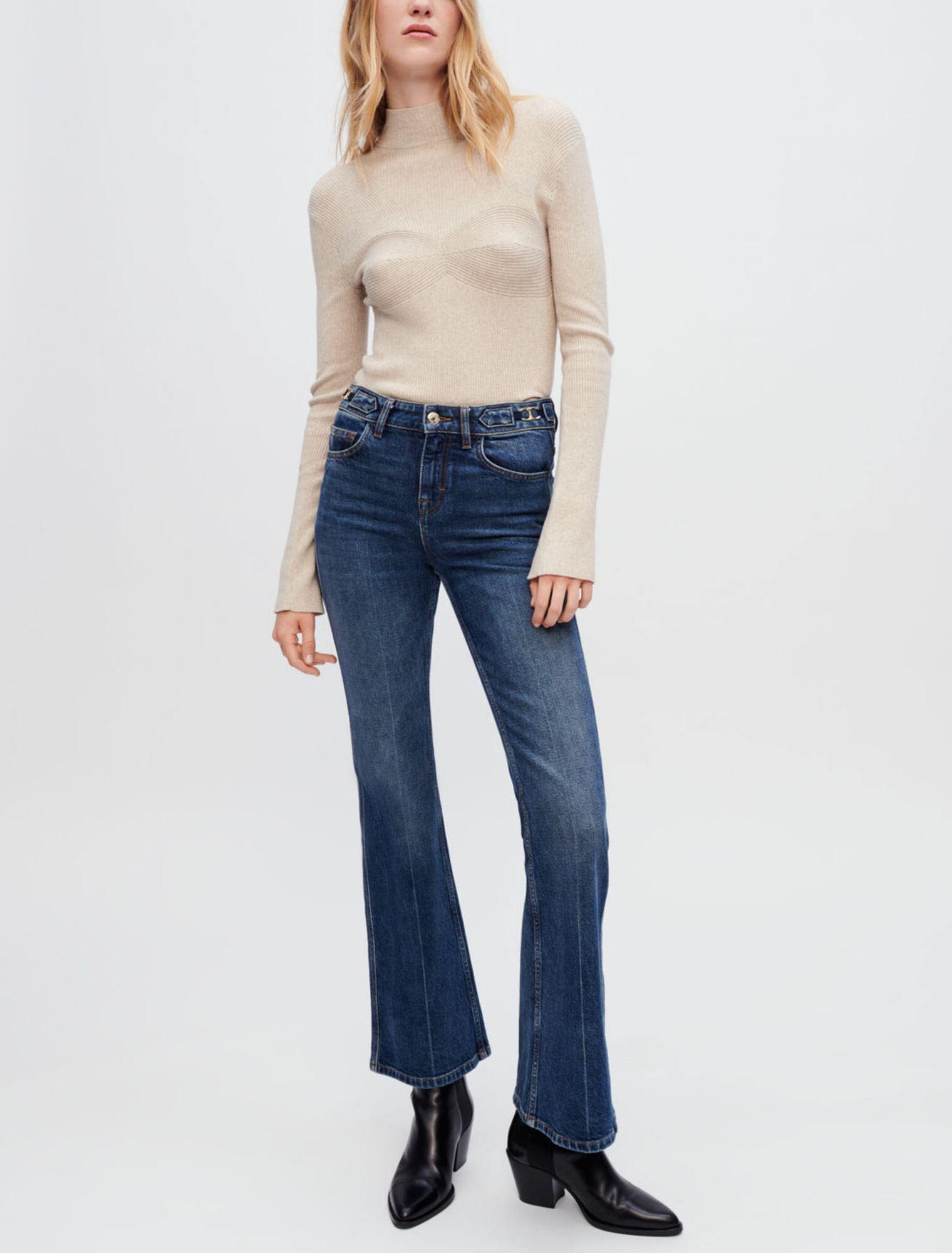 Pull ajusté à découpes