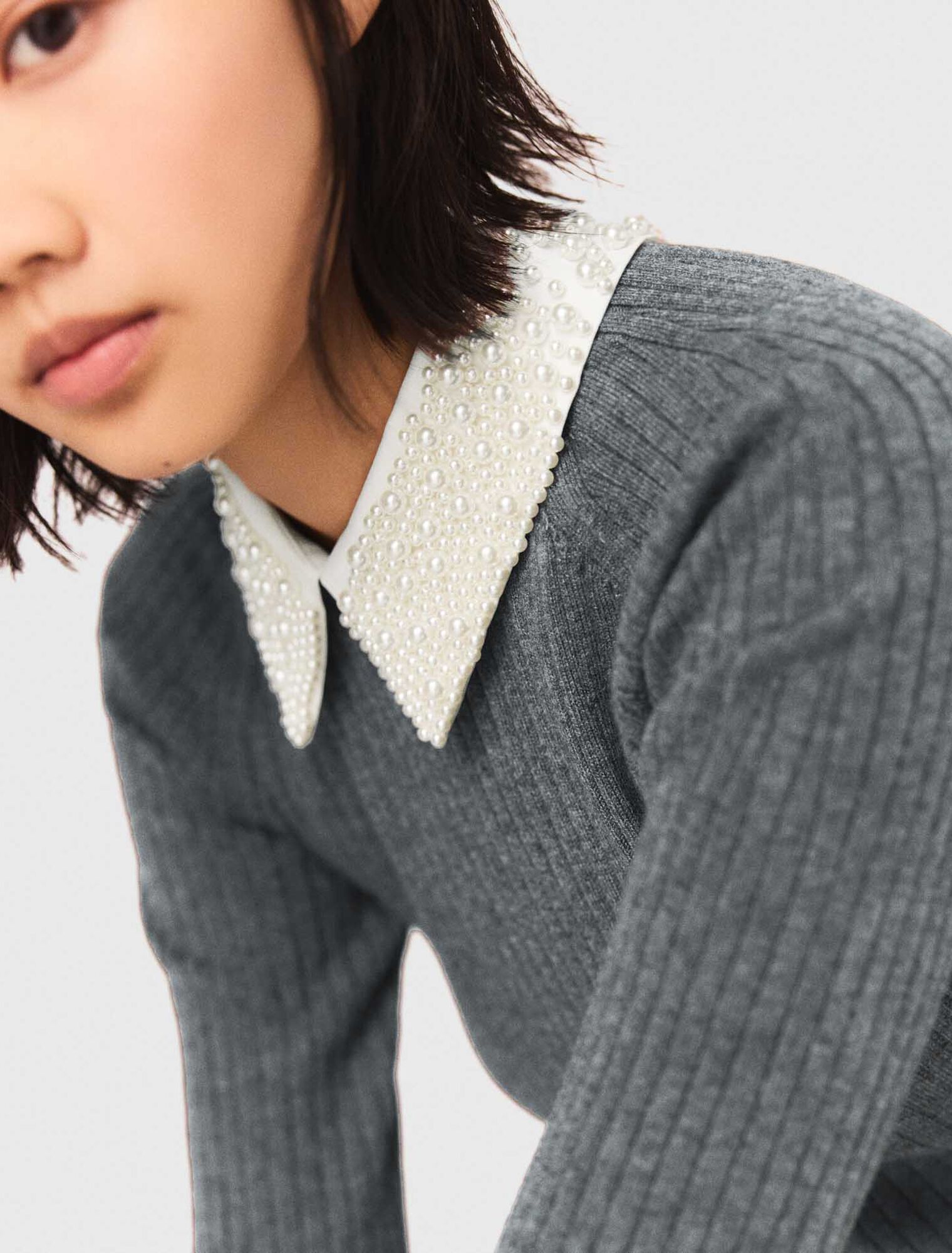 Robe courte en maille à col perlé