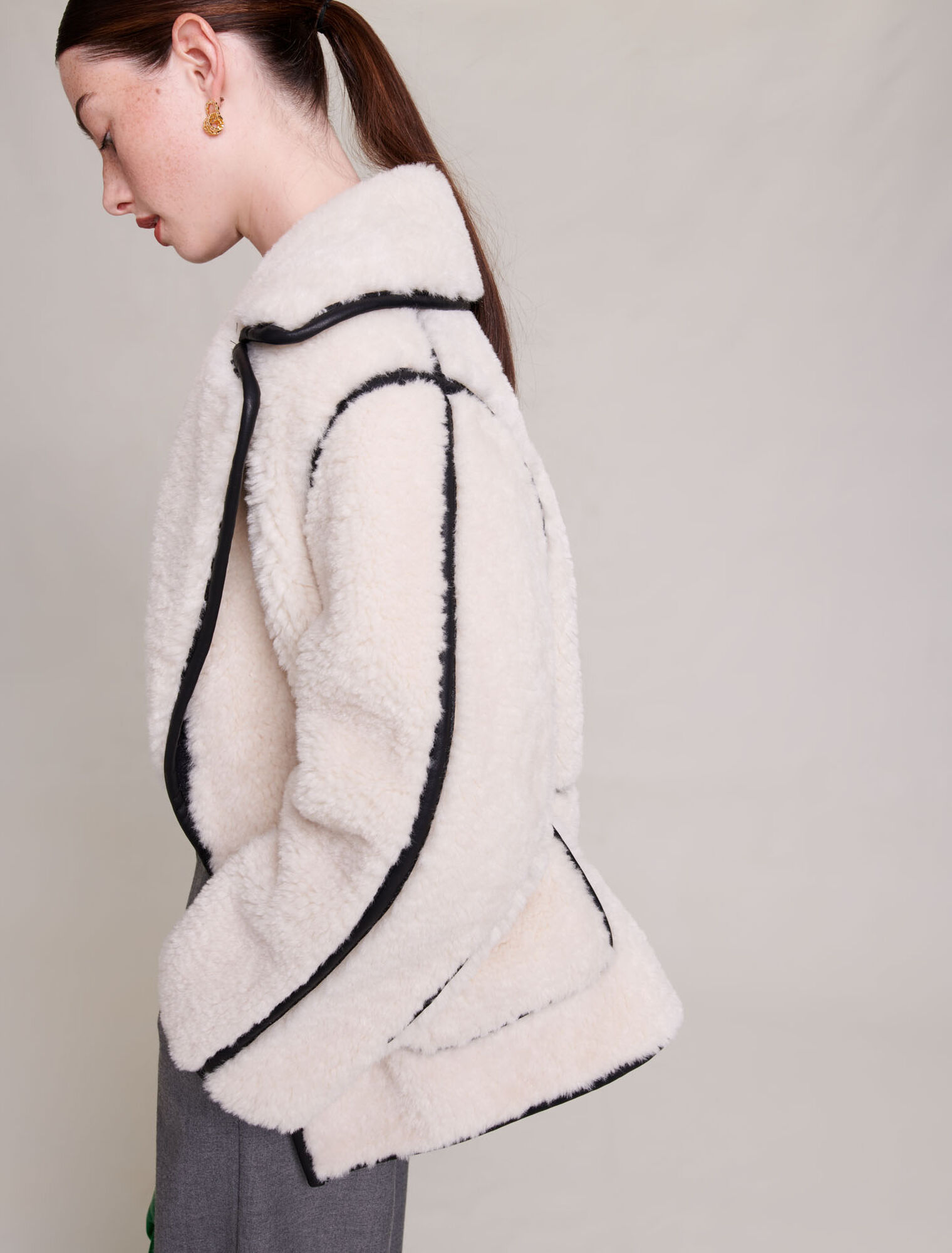 Manteau court en fausse fourrure