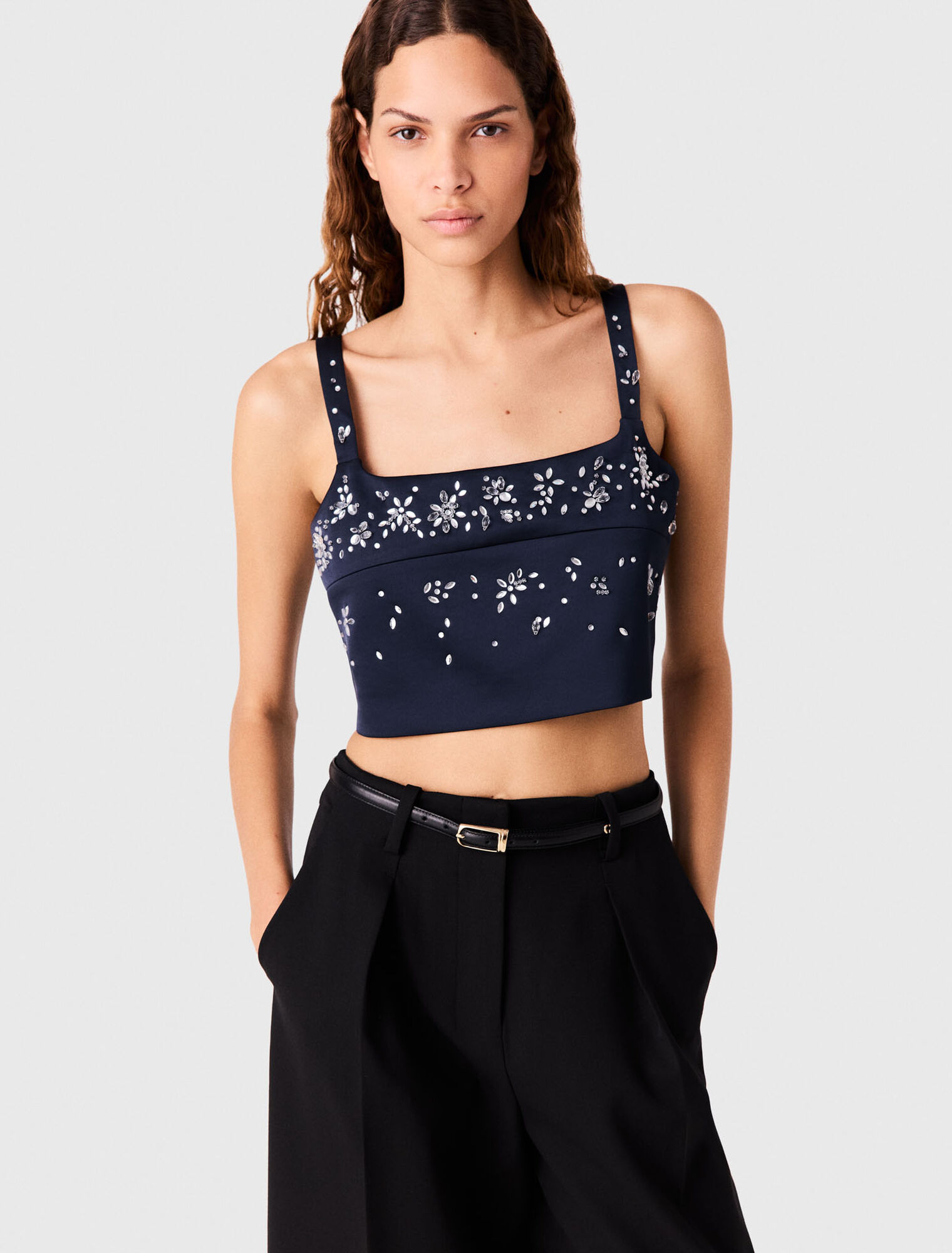 Top en satin avec broderies