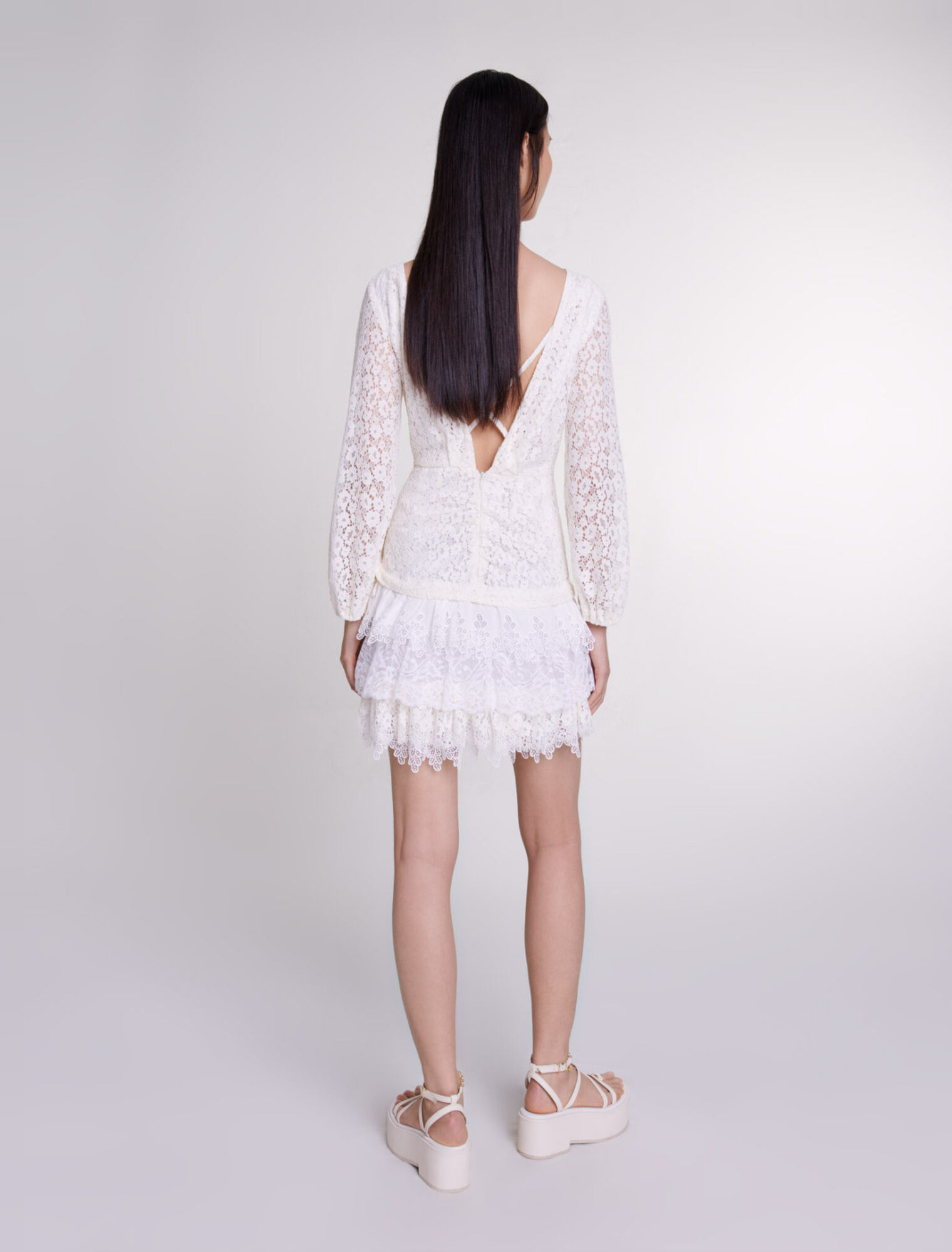 Robe drapée en dentelle