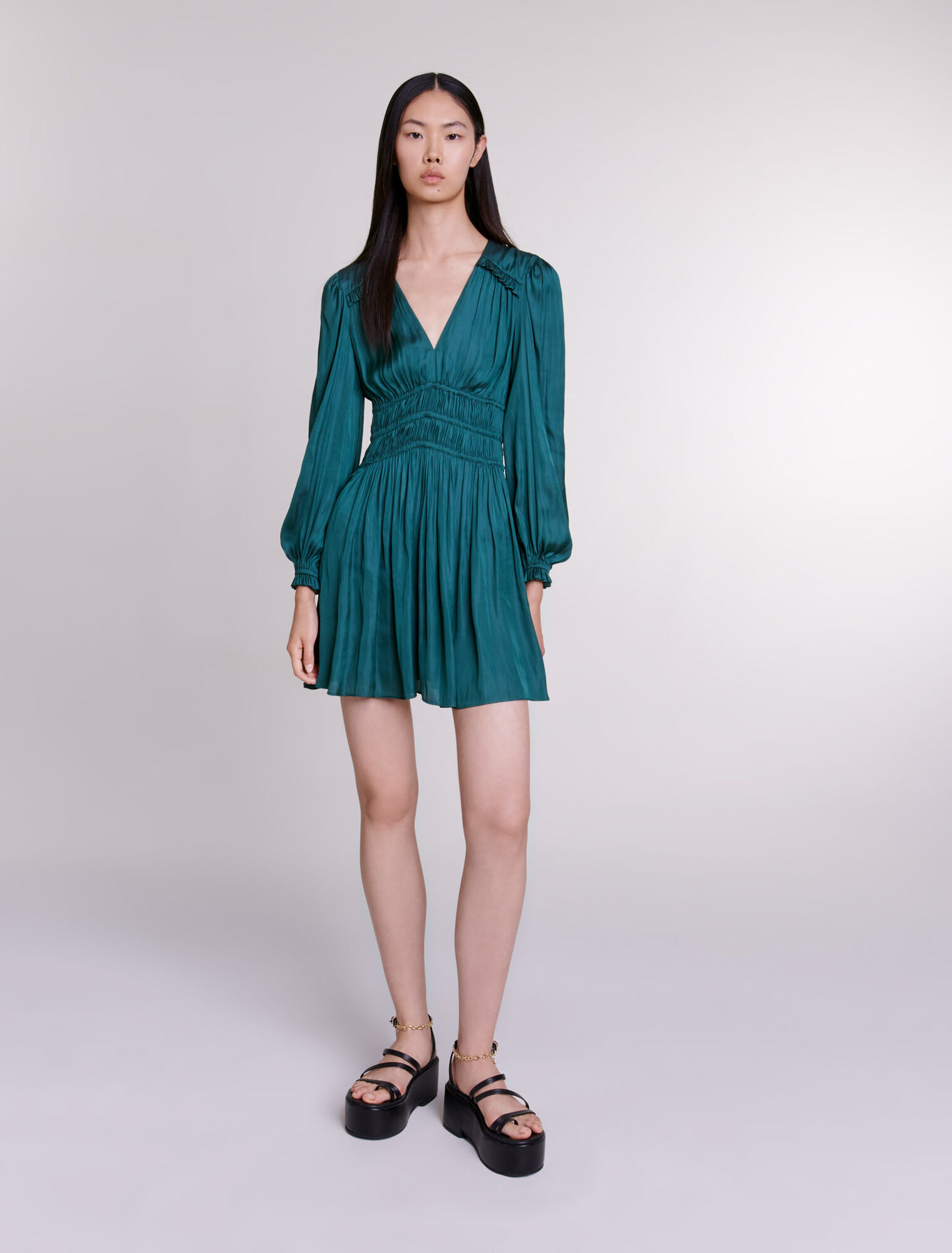 Robe courte satinée