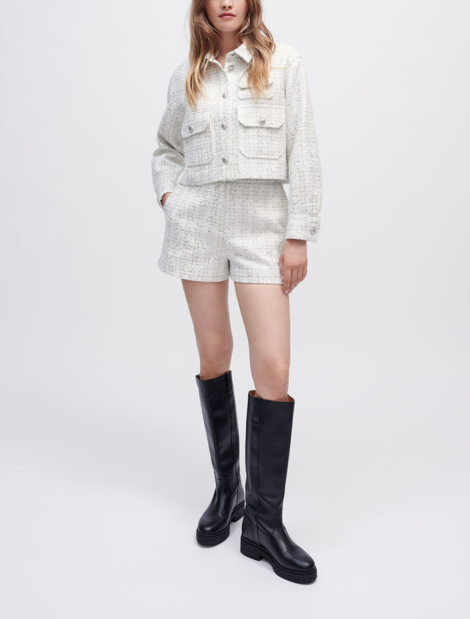 Short en tweed écru à sequins