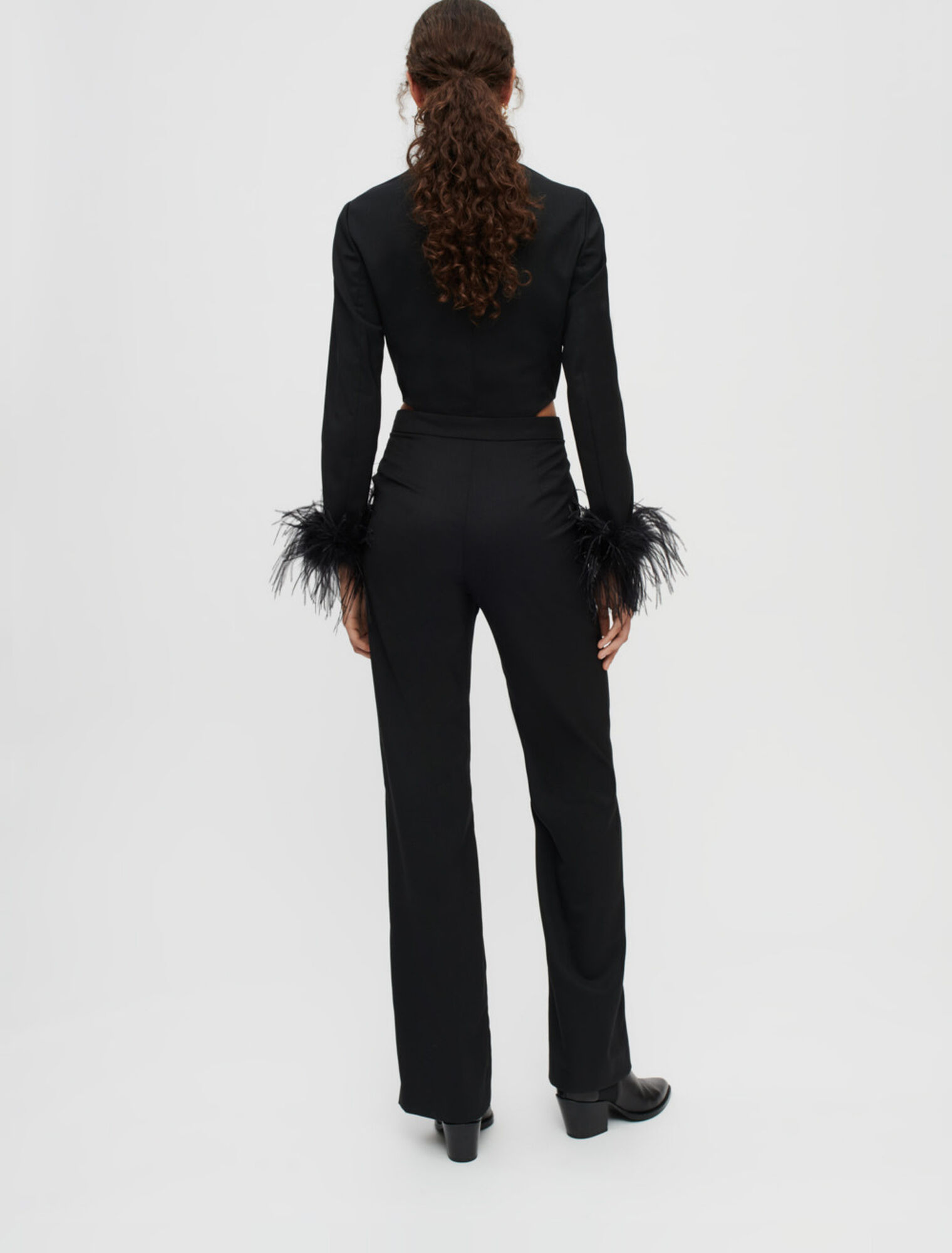 Combinaison pantalon noire à plumes