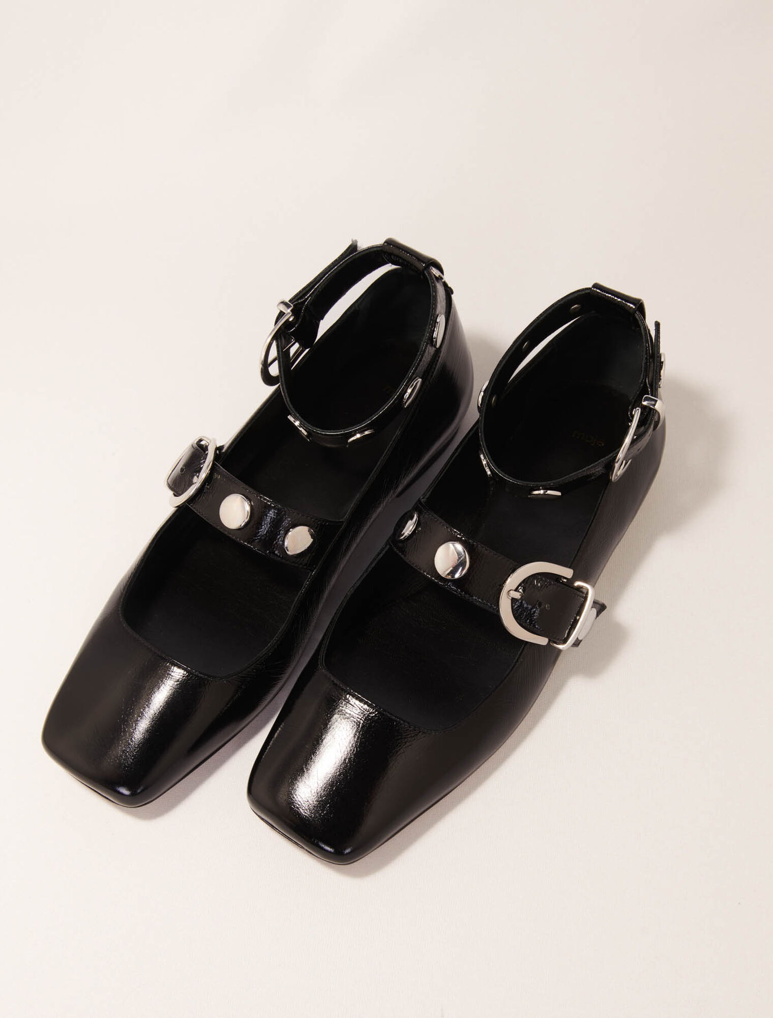 Babies en cuir et studs
