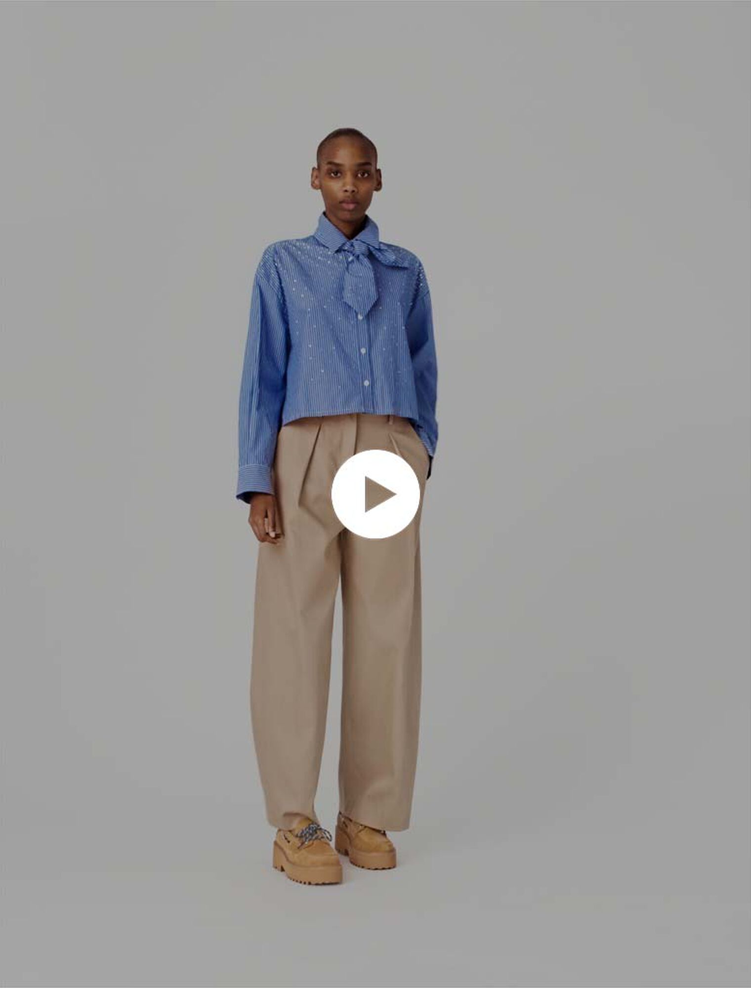 Chemise avec mouchoir amovible