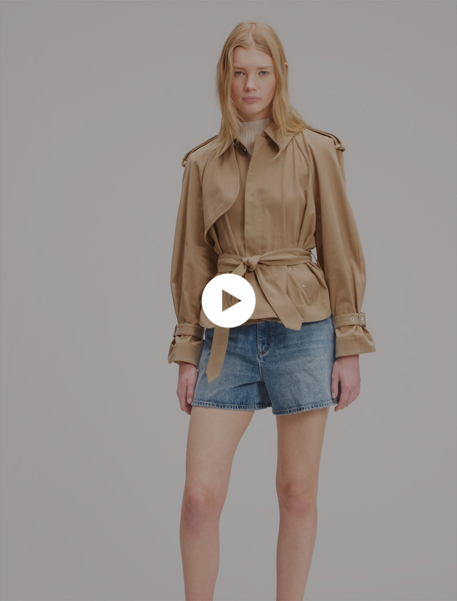 Trench court clouté