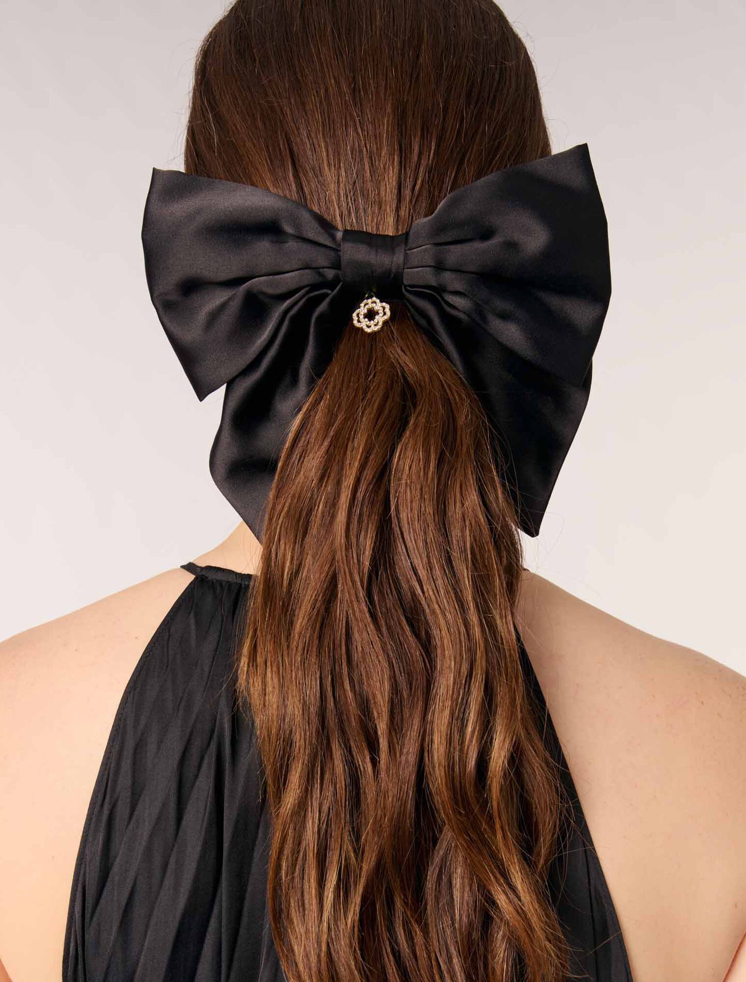 Robe longue satinée plissée