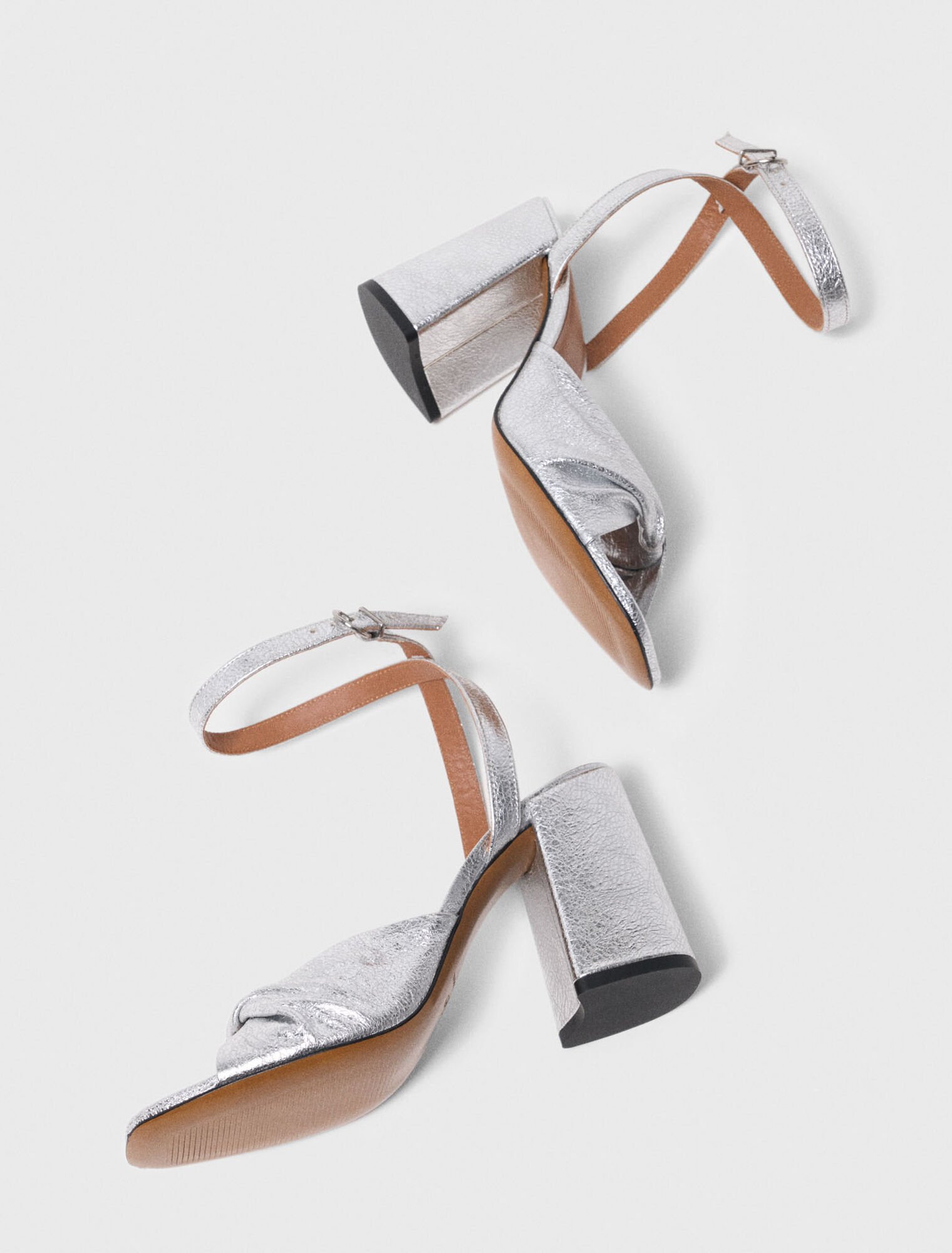 Sandales en cuir m&eacute;talis&eacute; &agrave; talon