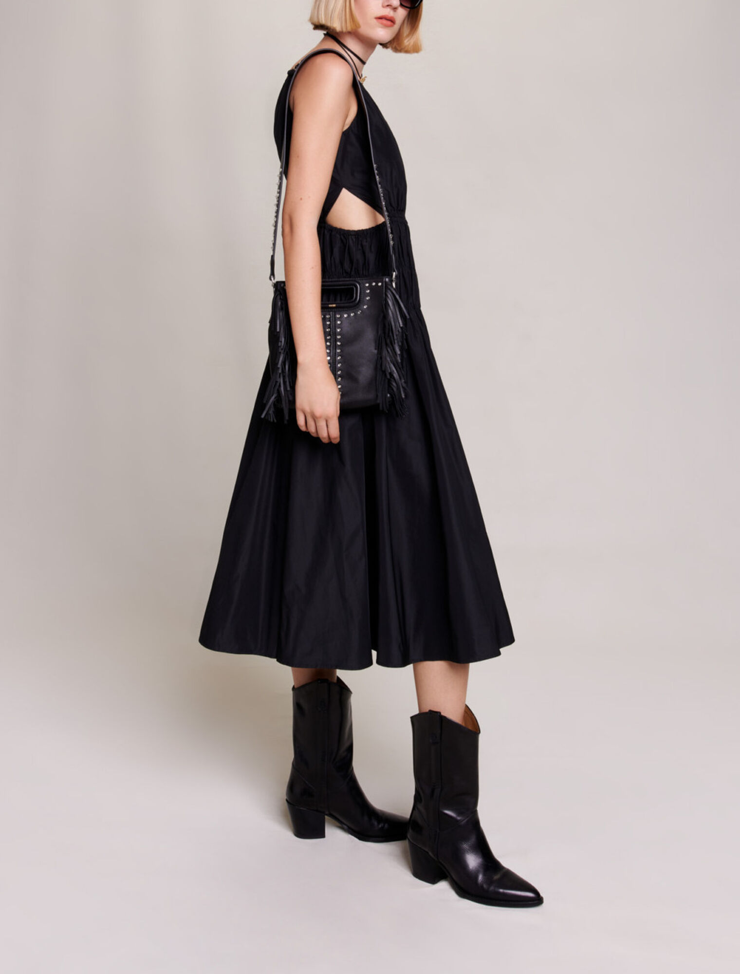 Robe en taffetas ouverte à la taille