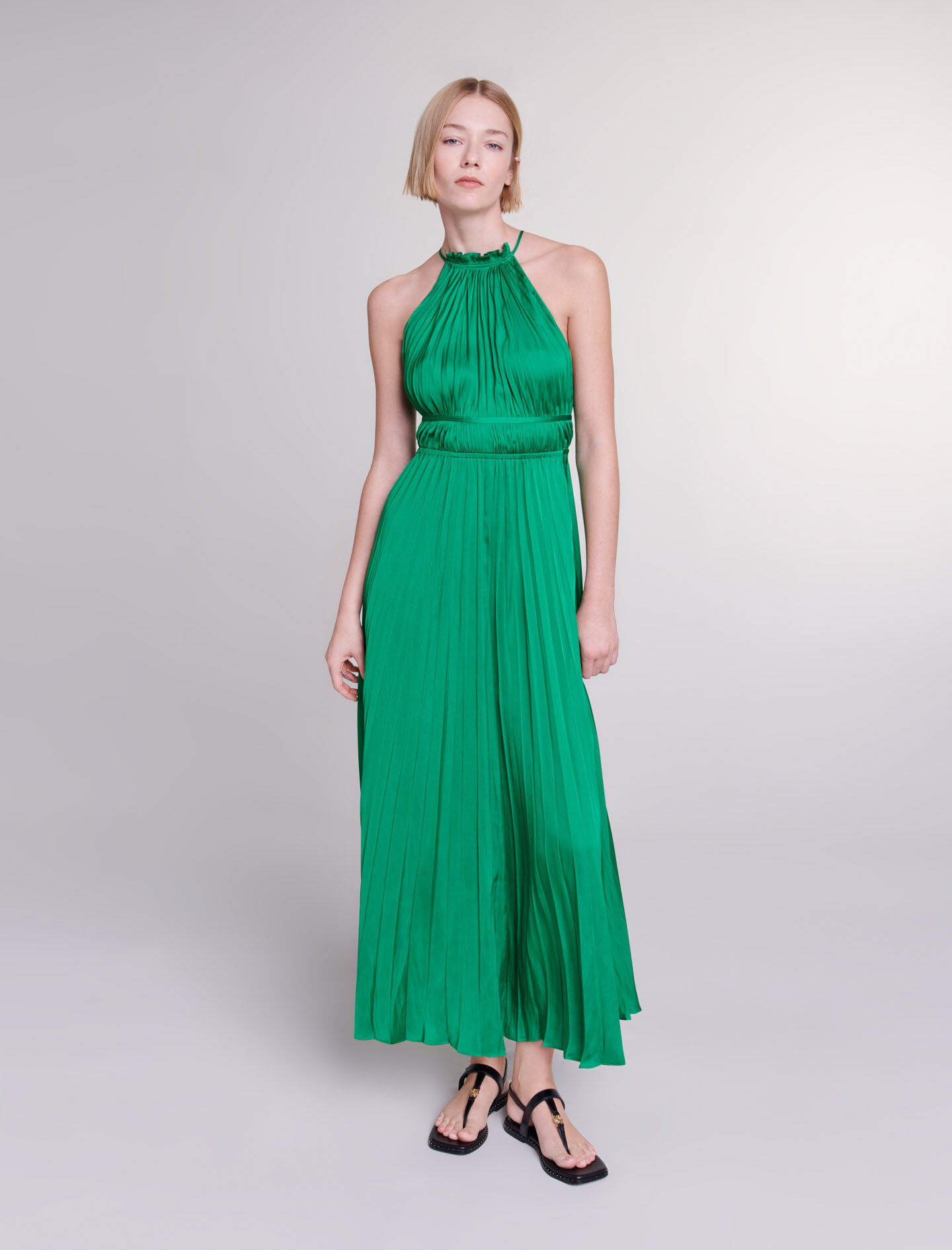 Robe longue satinee plissee