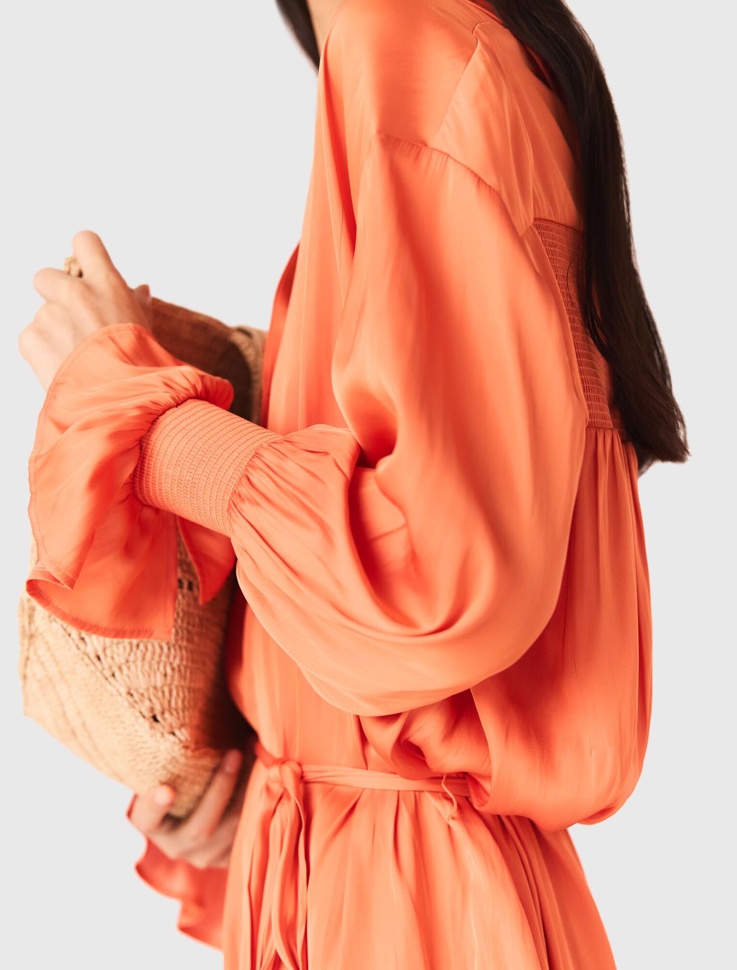 Robe courte satinée