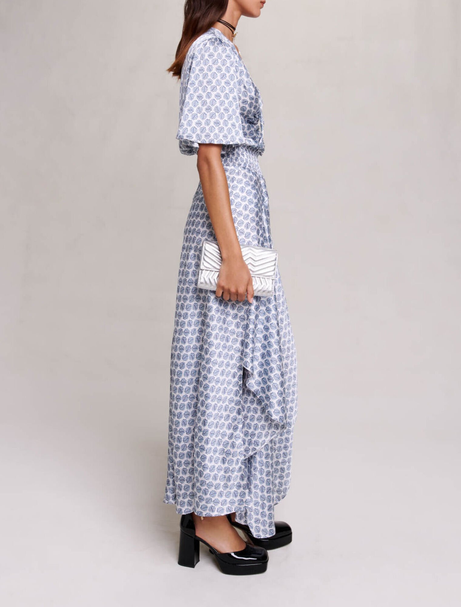 Robe longue asym&eacute;trique satin&eacute;e