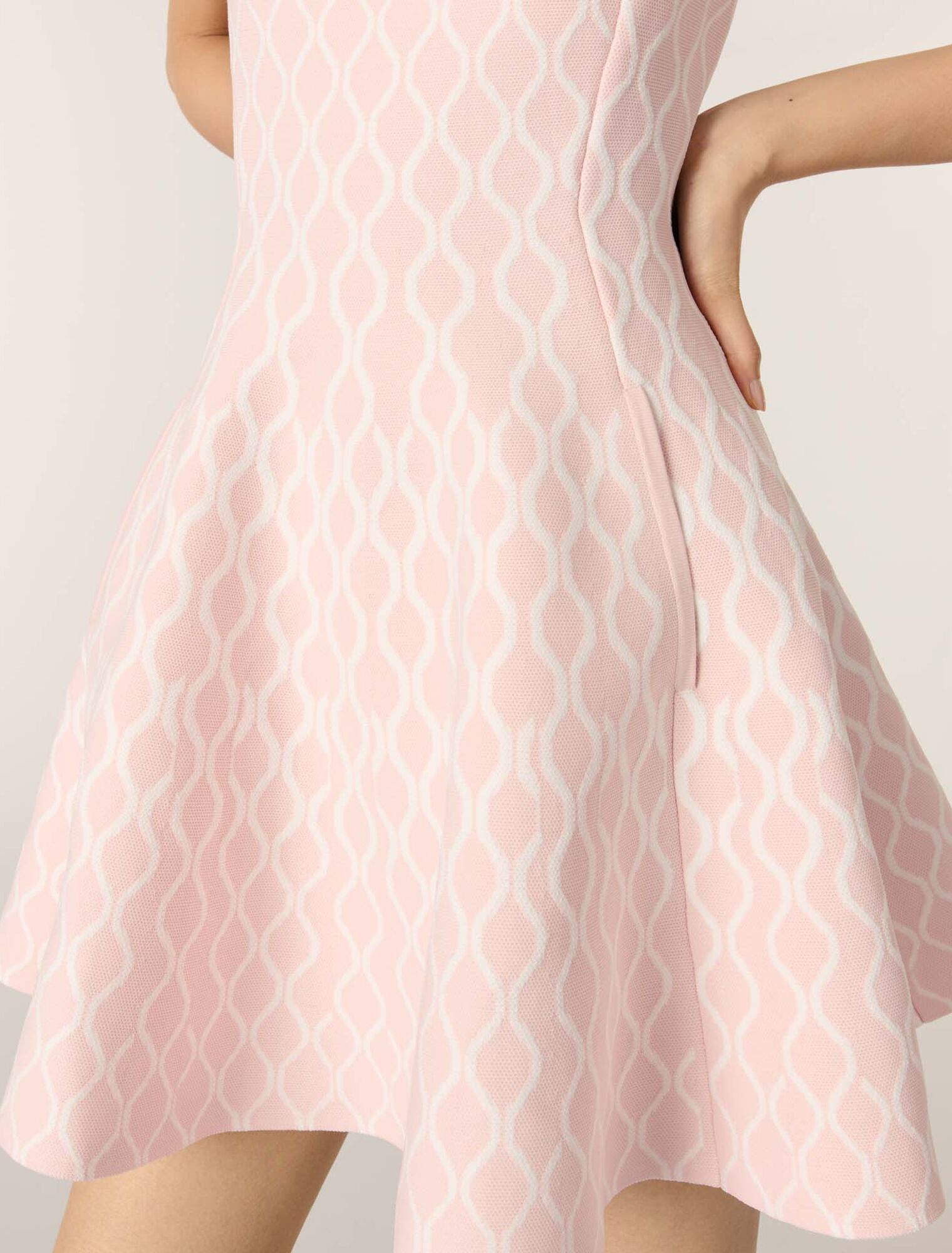 Robe courte en maille jacquard