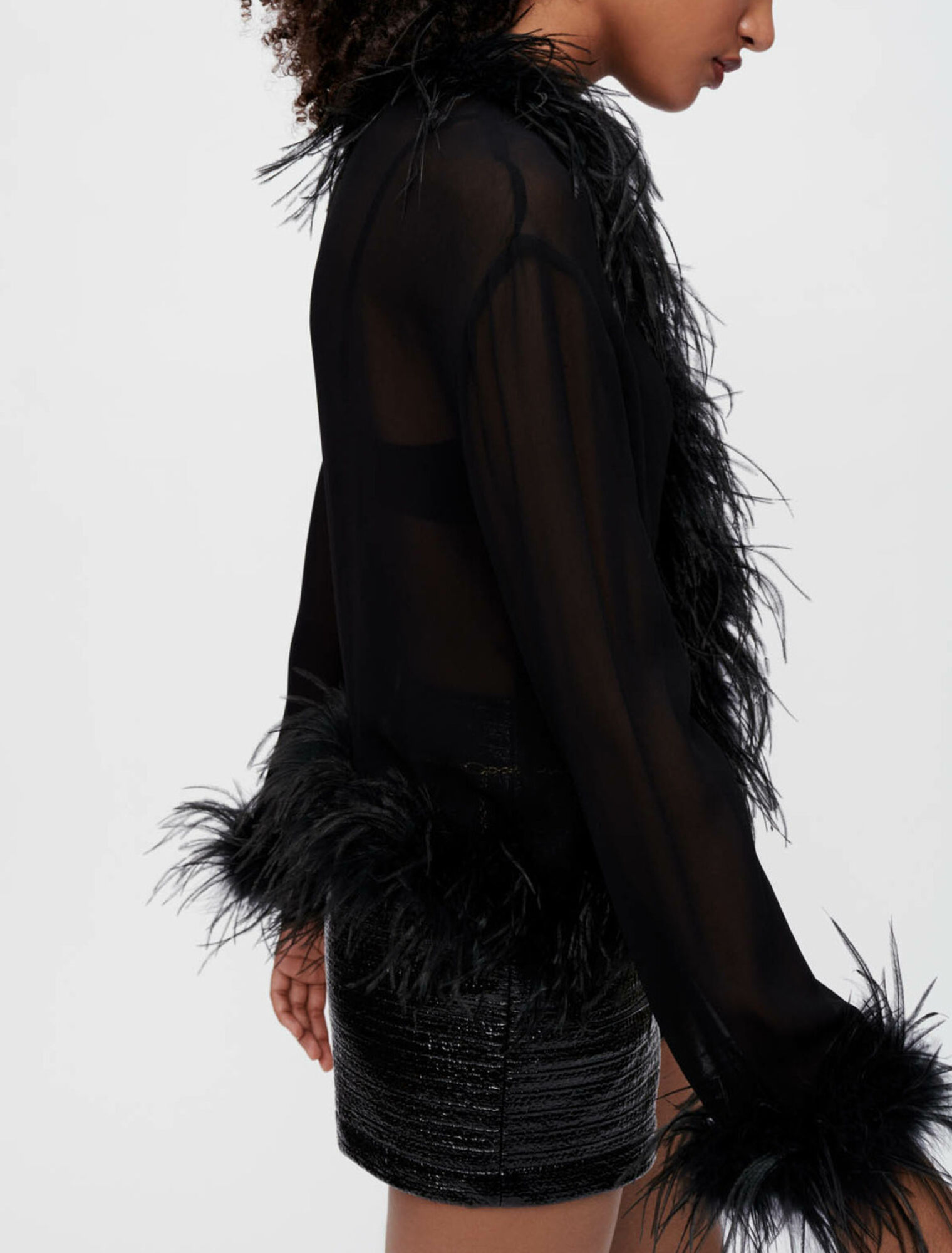 Chemise en voile transparent à plumes