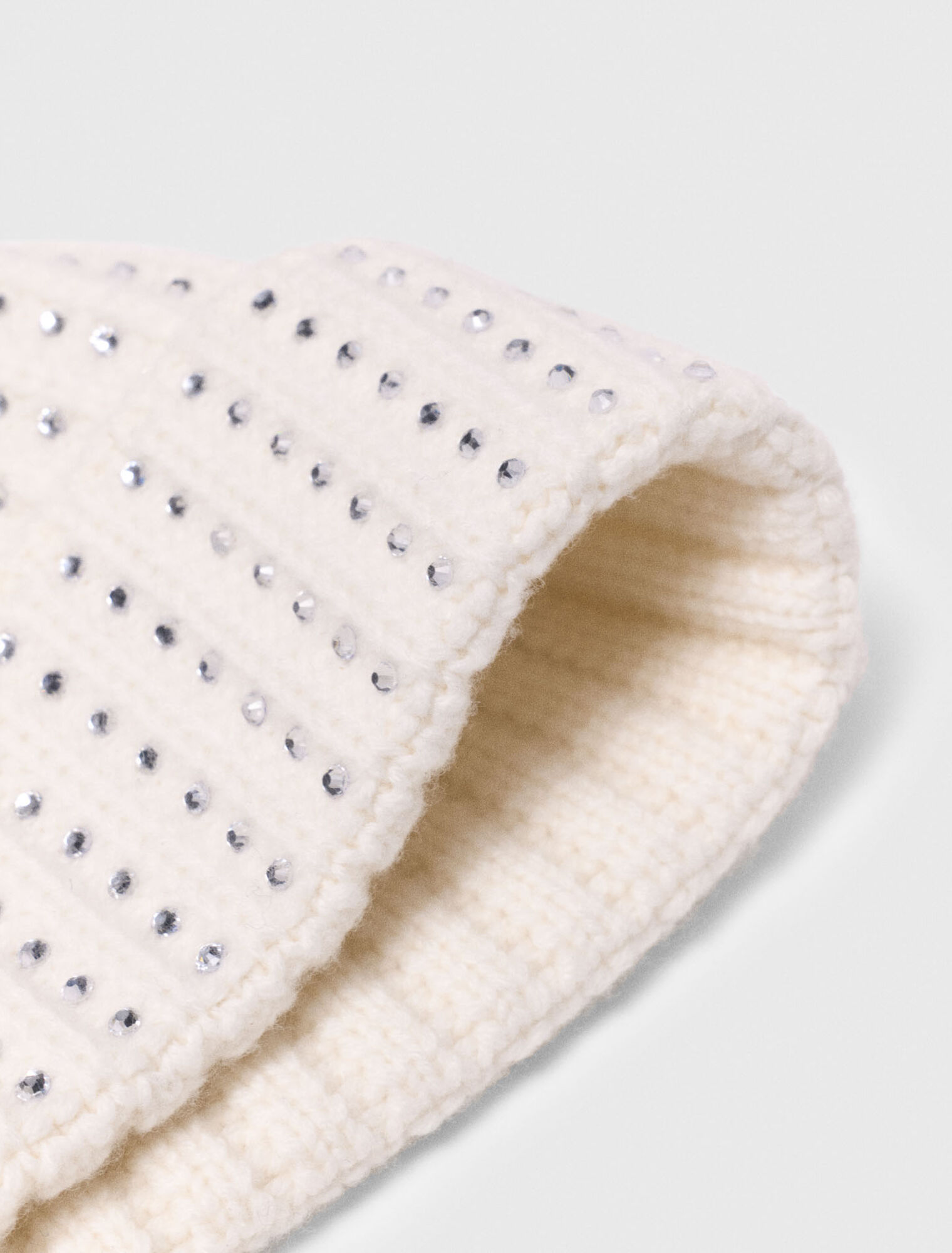 Bonnet en laine strassé
