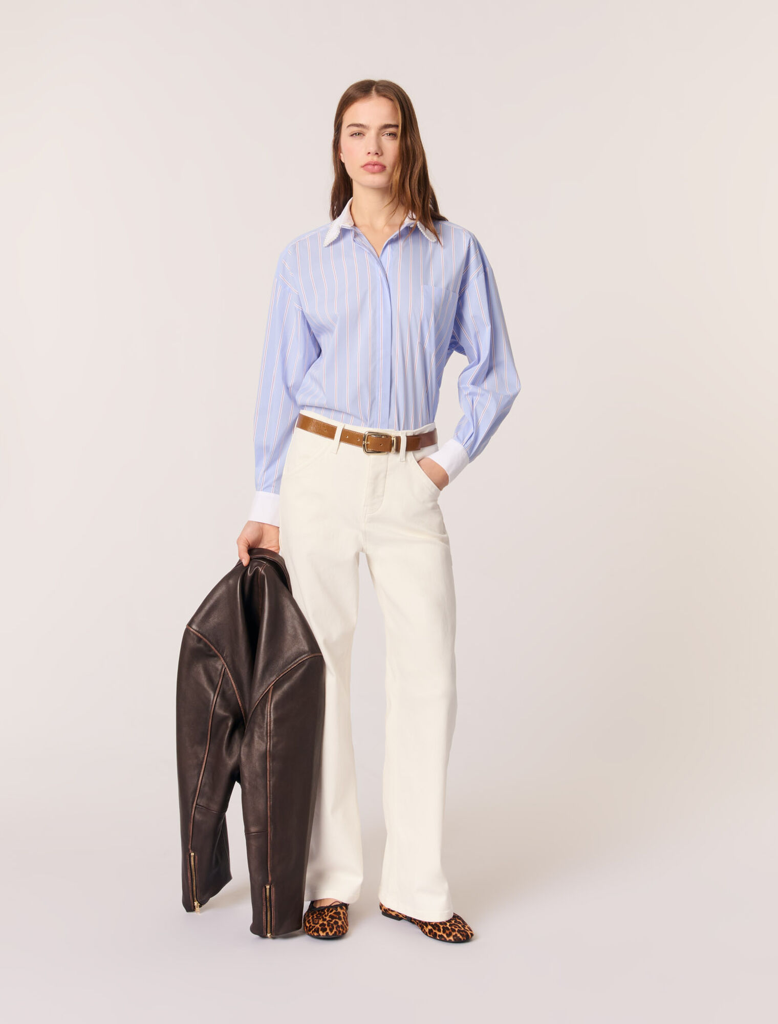 Chemise à rayures et col à perles 