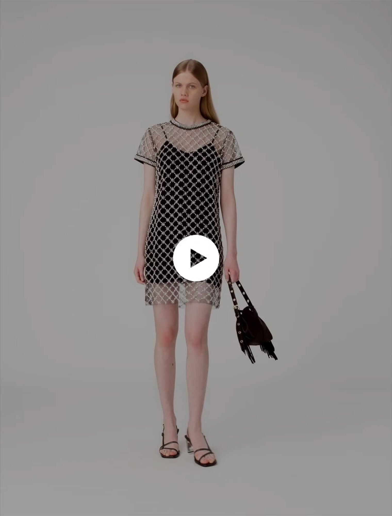 Robe courte en tulle brodé