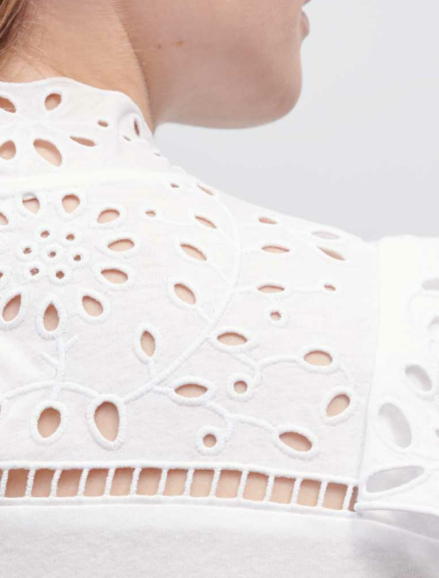 Tee-shirt à broderies et volants