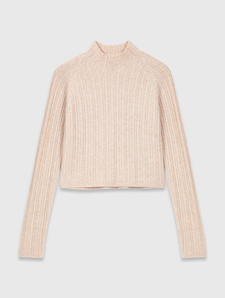 Pull court en maille torsadée