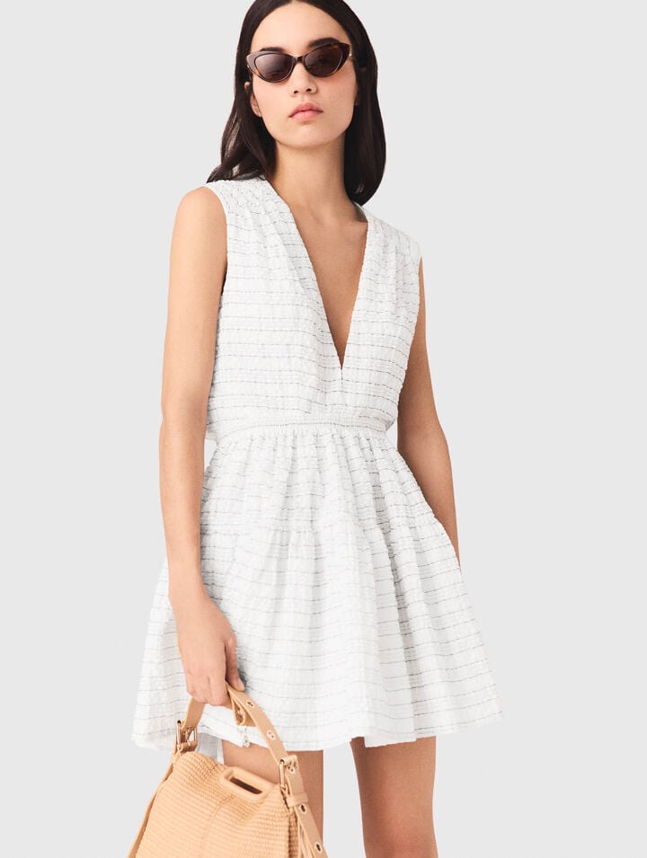 Robe courte &eacute;vas&eacute;e et dos ouvert