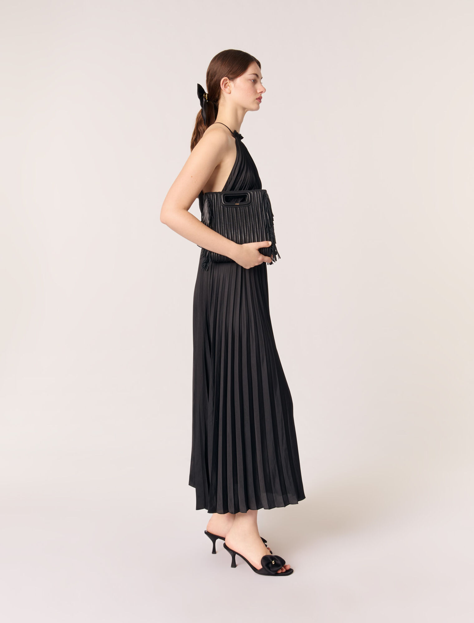 Robe longue satinée plissée