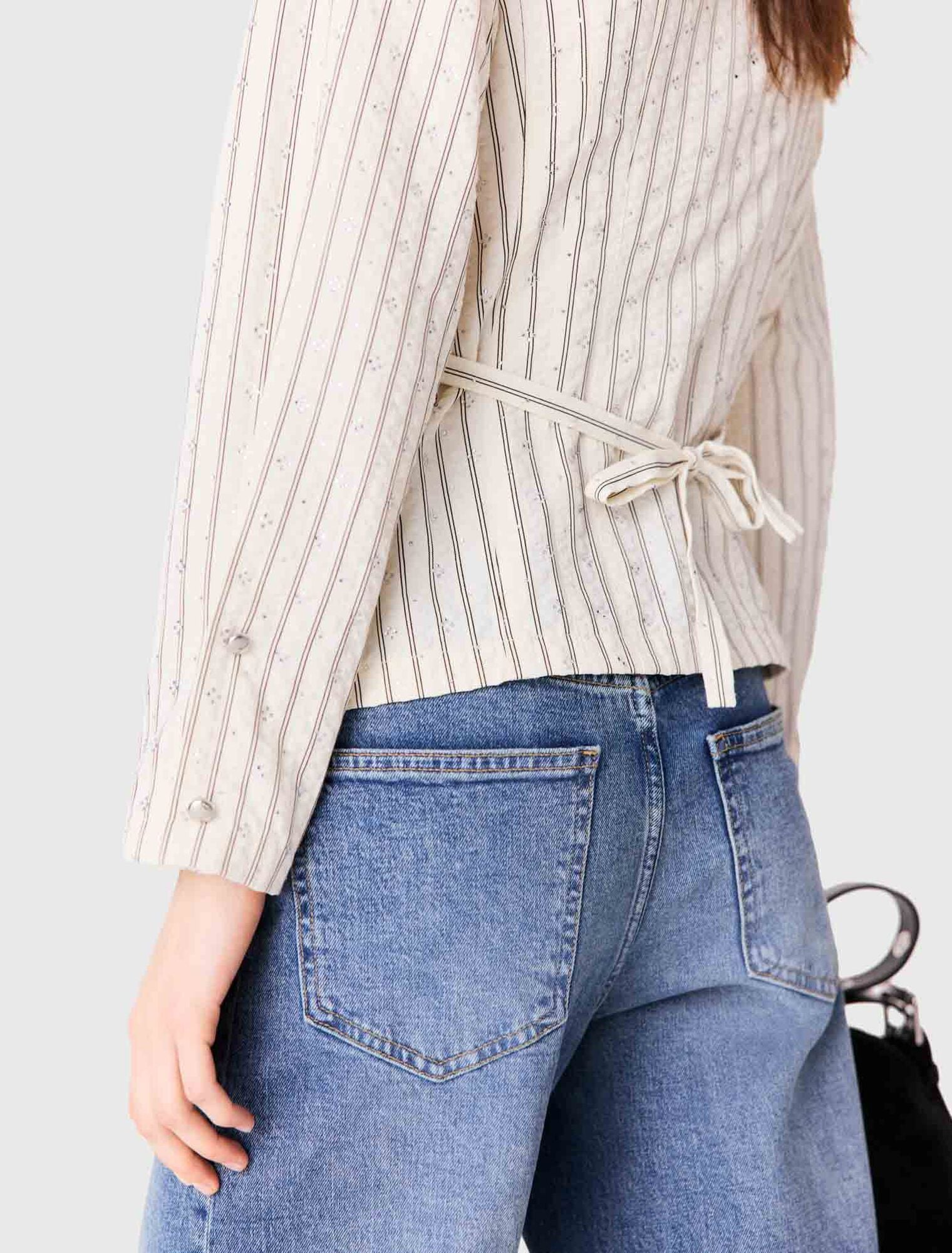 Chemise strass&eacute;e &agrave; col montant