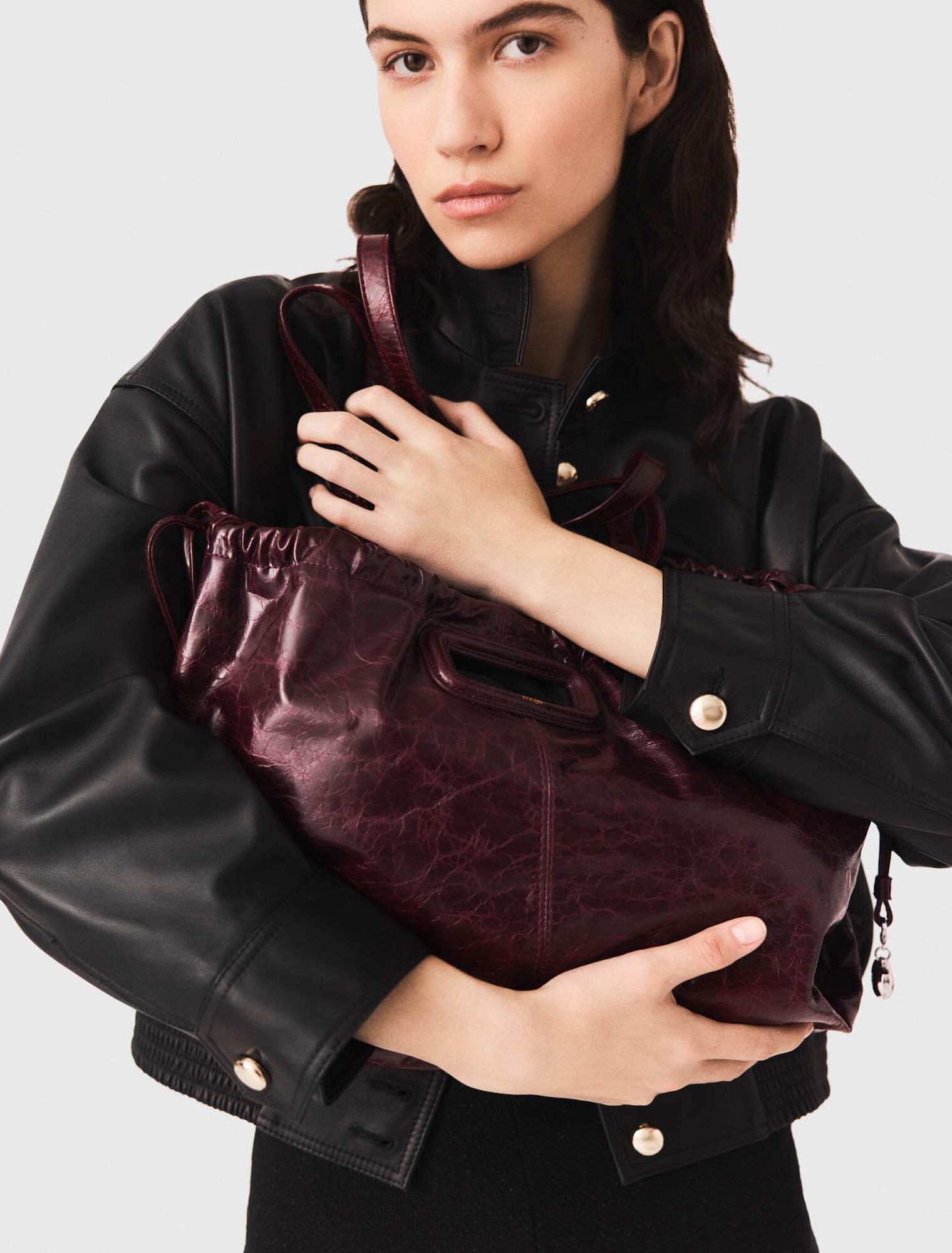 Sac M Tote en cuir craquel&eacute;