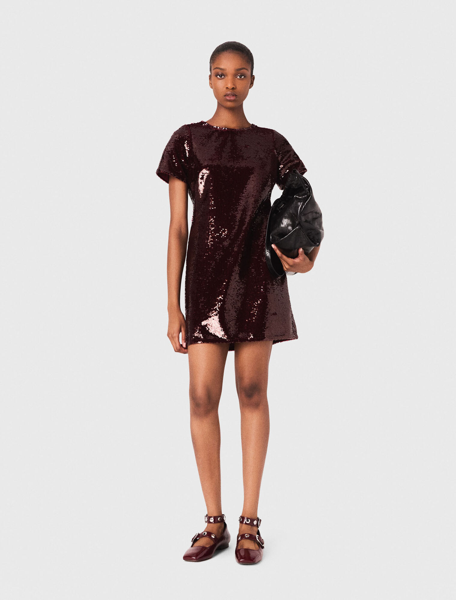 Robe courte brodée de sequins