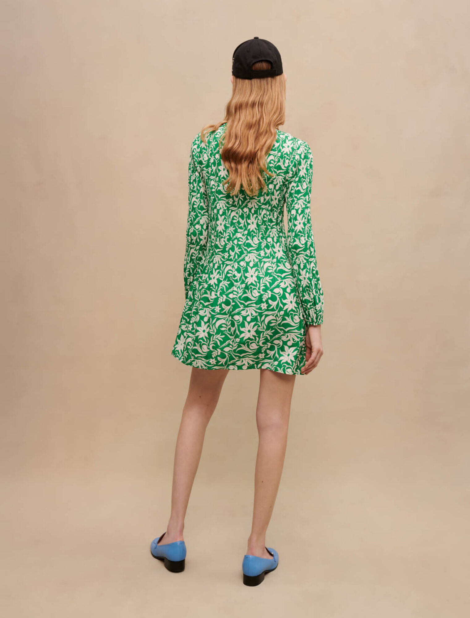 Robe courte à manches longues