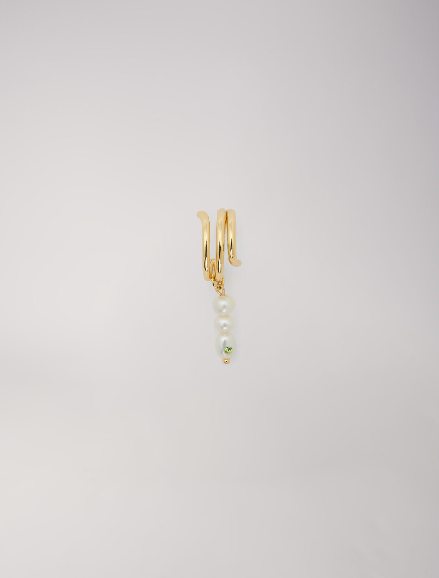 Boucle d'oreille ornée de perles