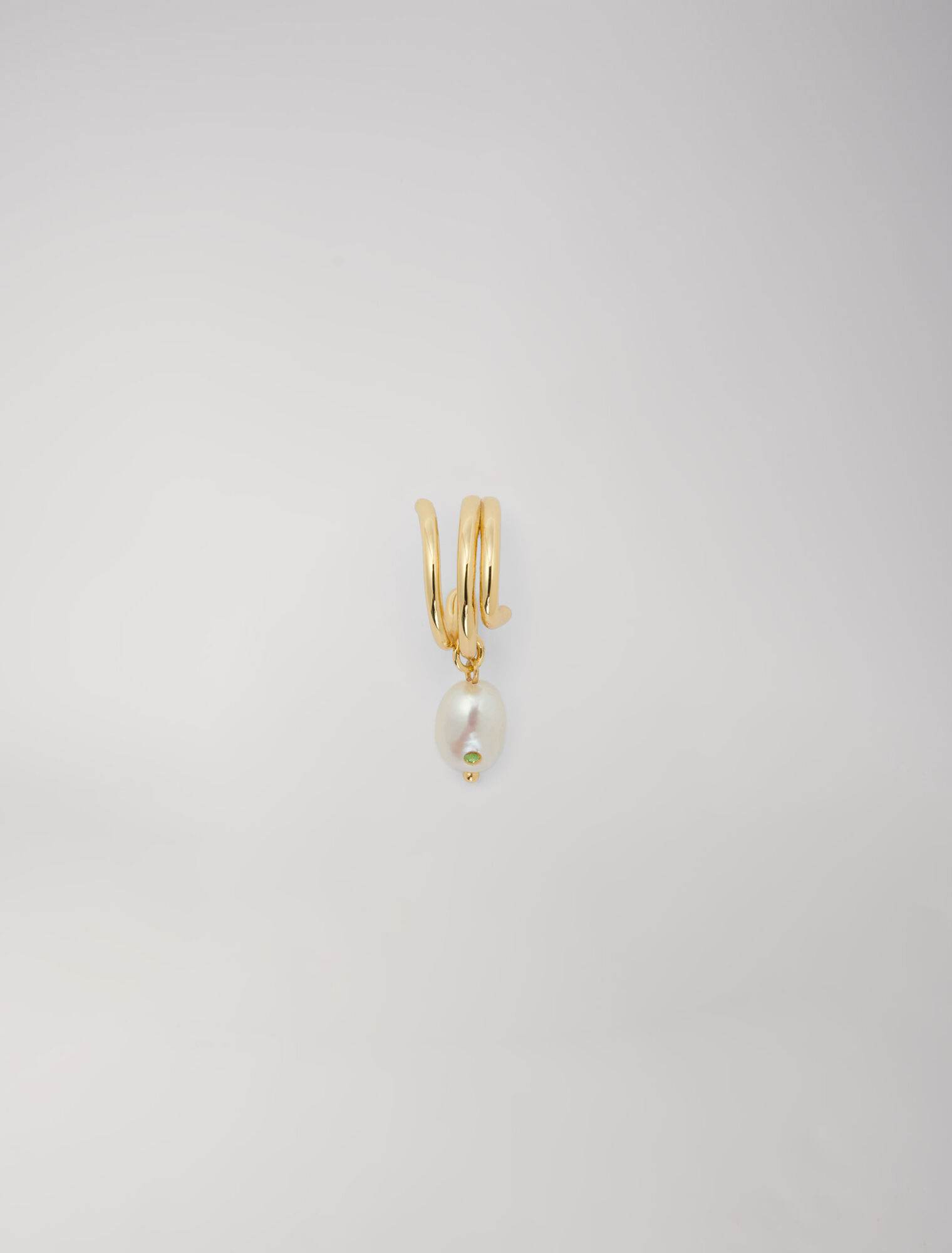 Boucle d'oreille ornée de perle