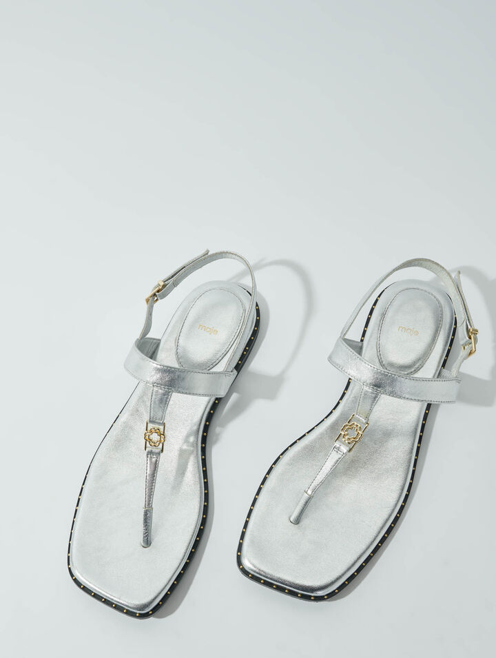 Sandales à brides argentées en cuir