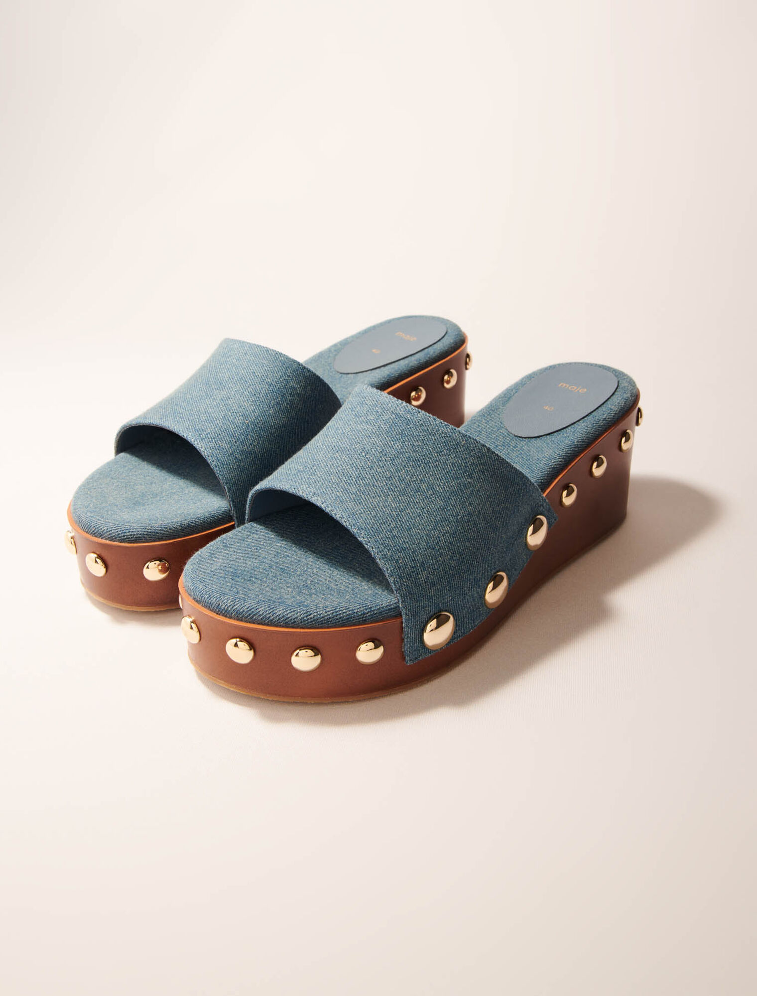 Mules compensées en denim à studs