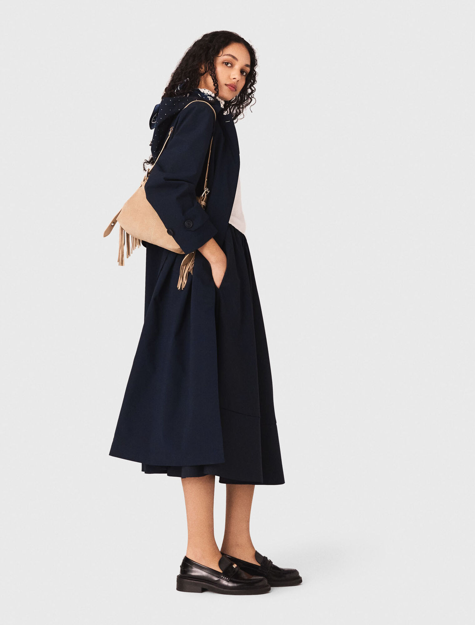 Trench &agrave; capuche strass&eacute;e amovible