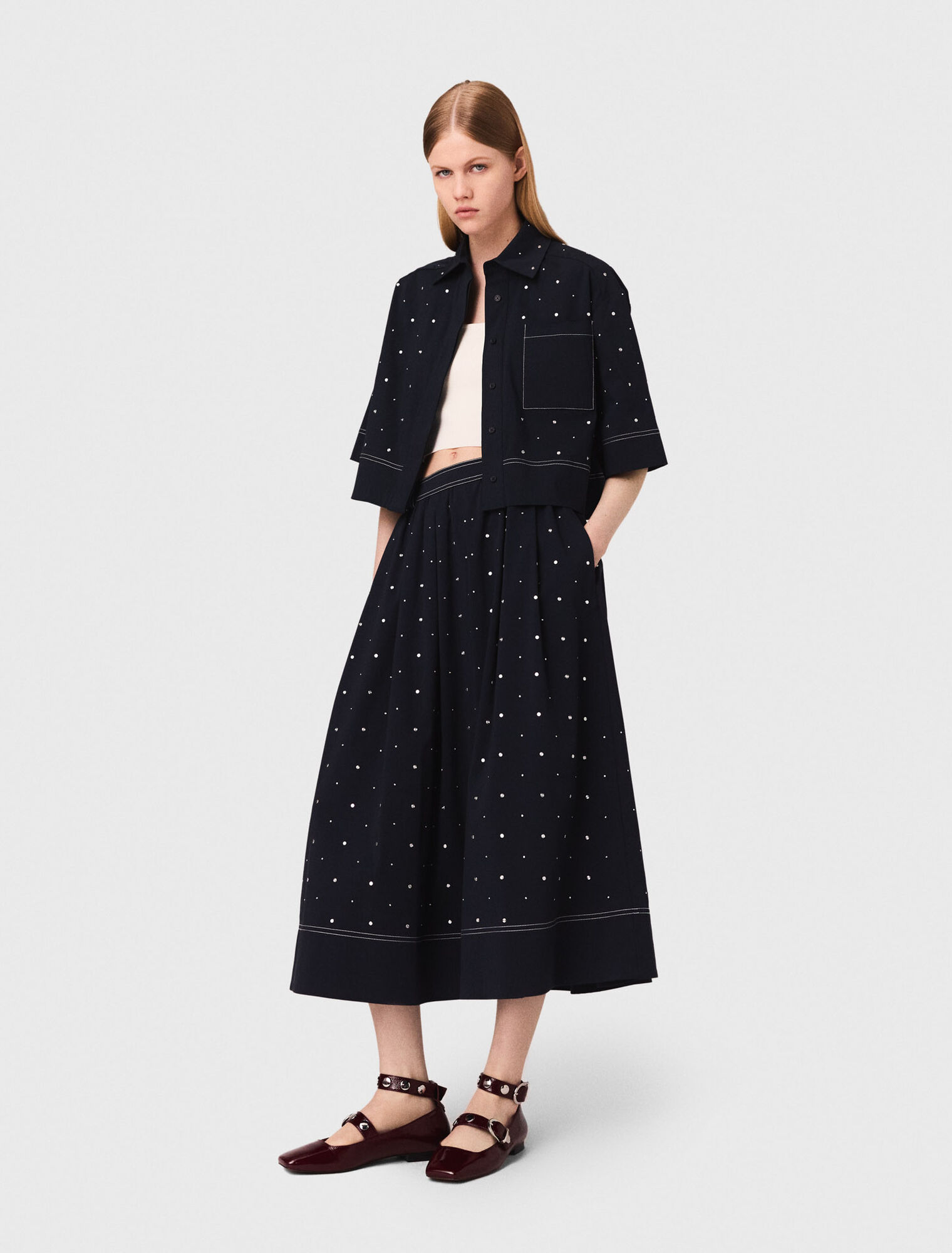 Chemise cropped ornée de clous