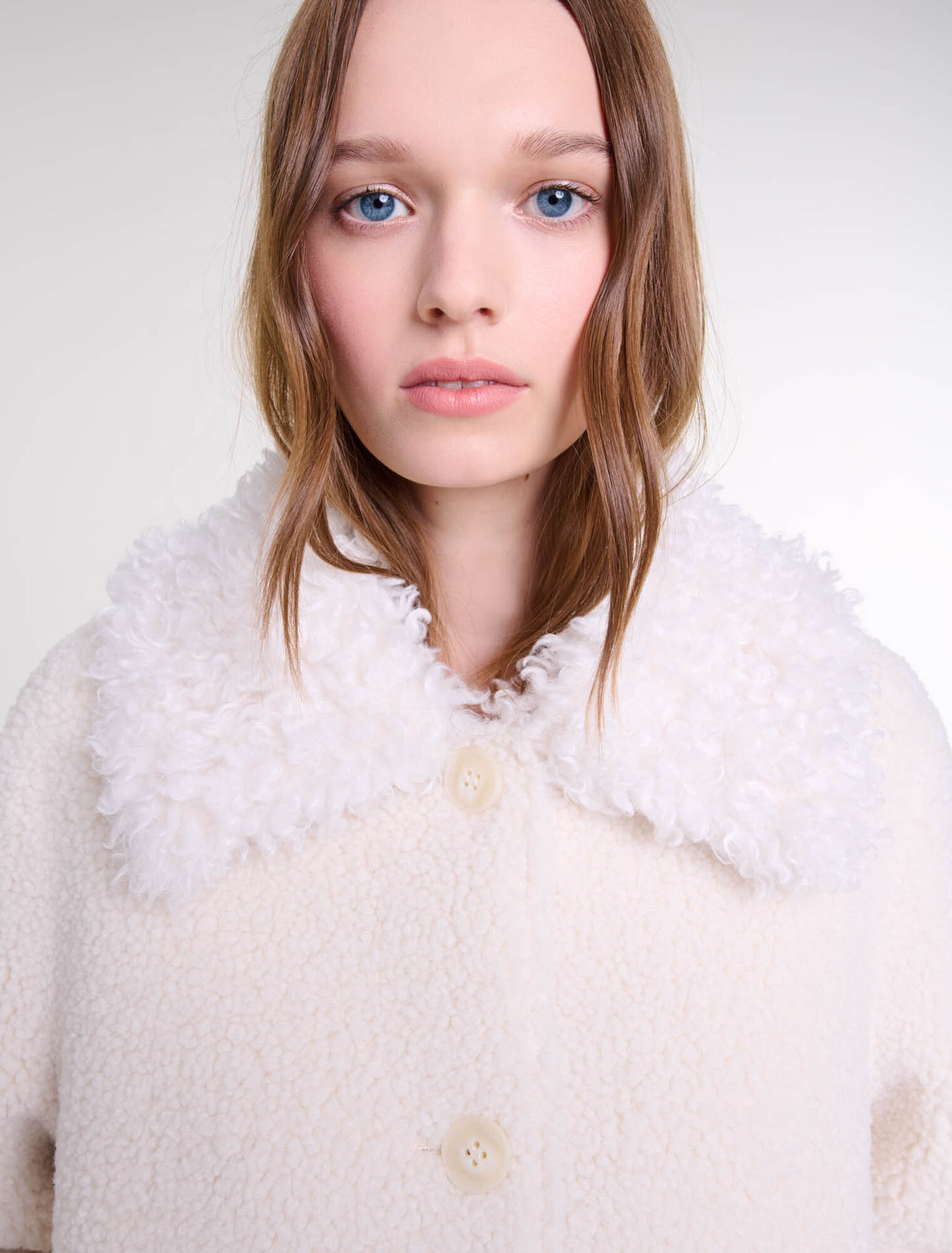 Manteau court fausse fourrure