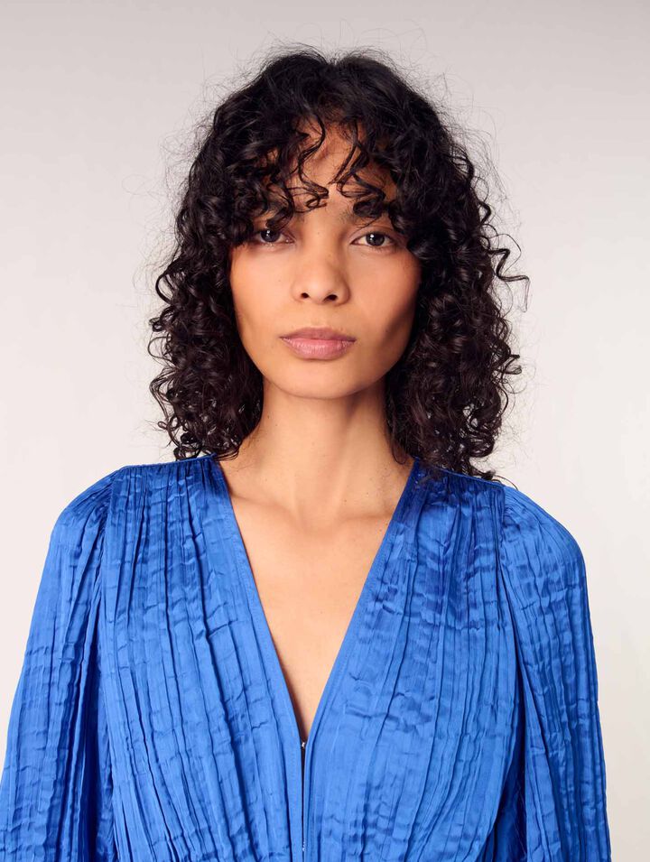 Robe longue satinée plissée