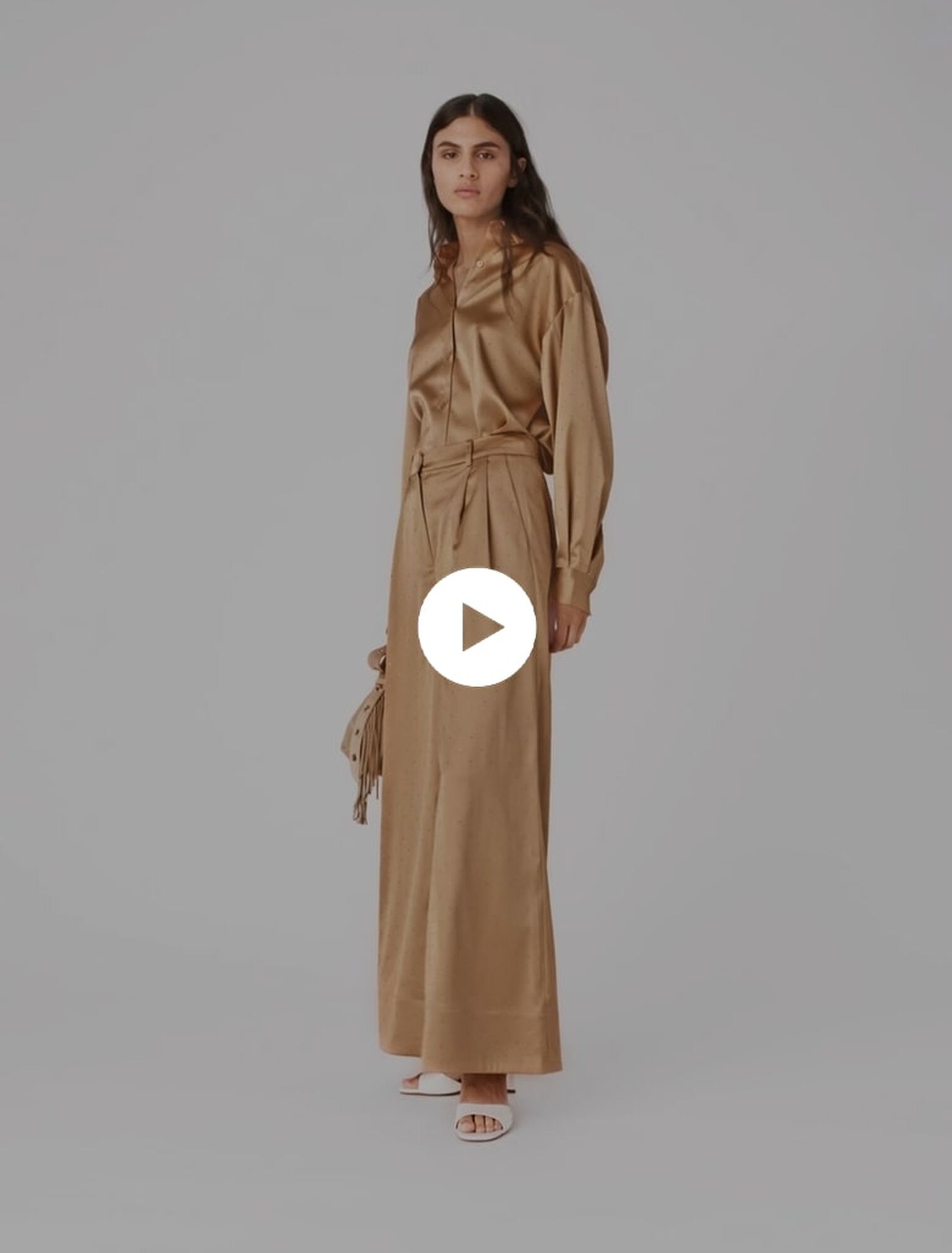 Chemise en satin strass&eacute;