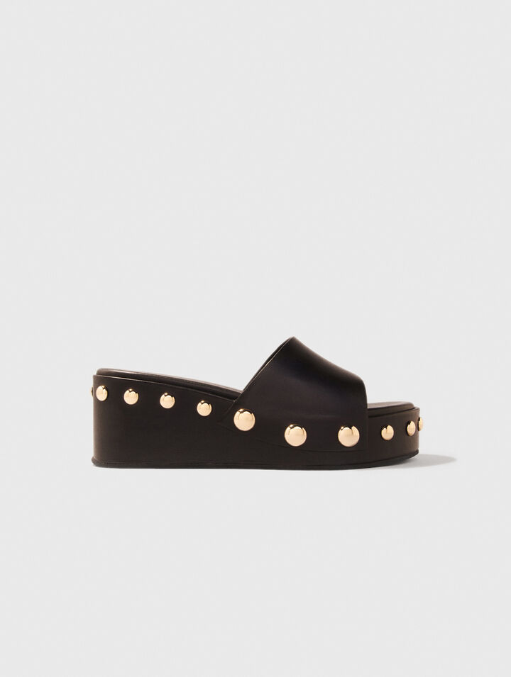 Mules compensées en cuir à studs