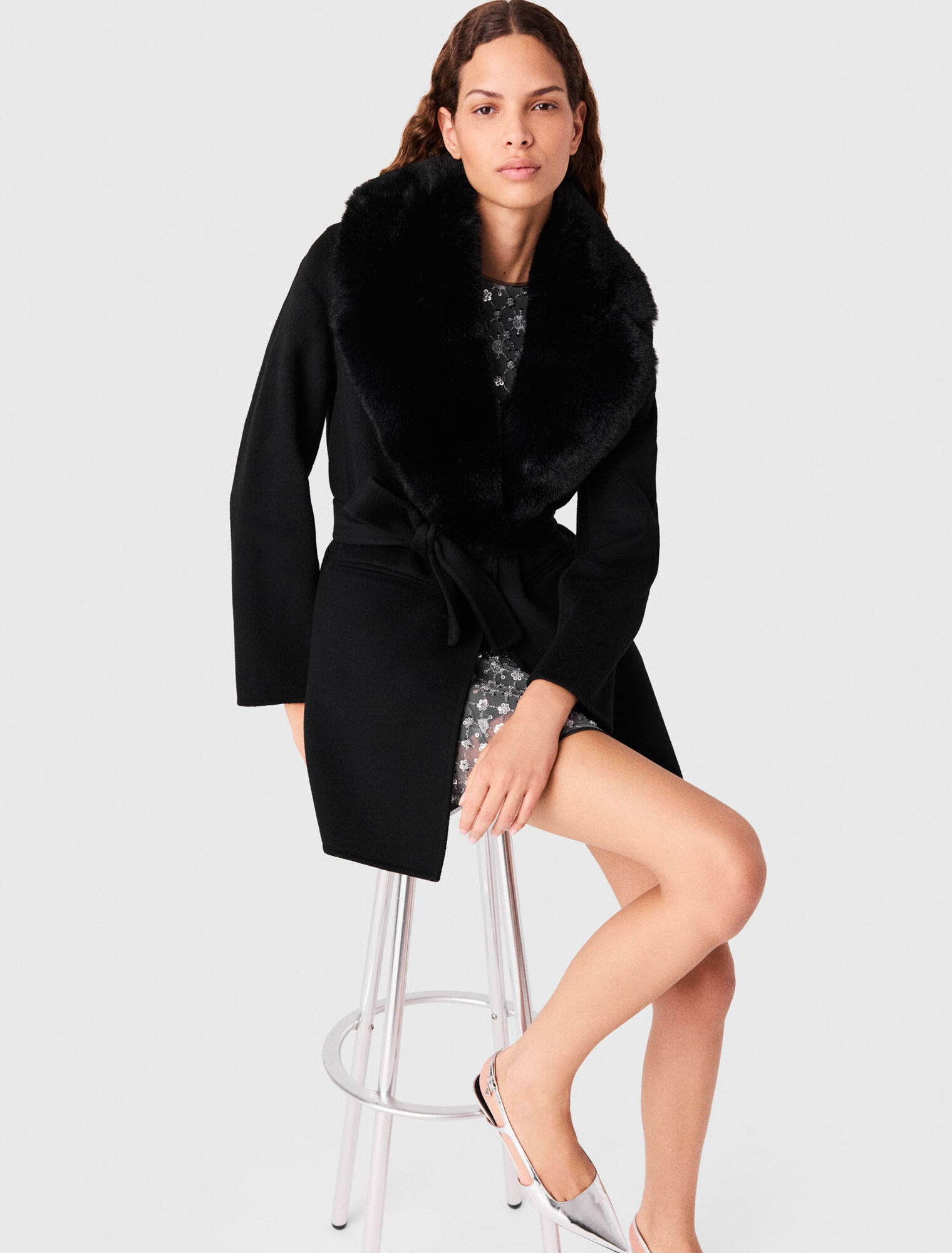 Manteau long et col fausse fourrure