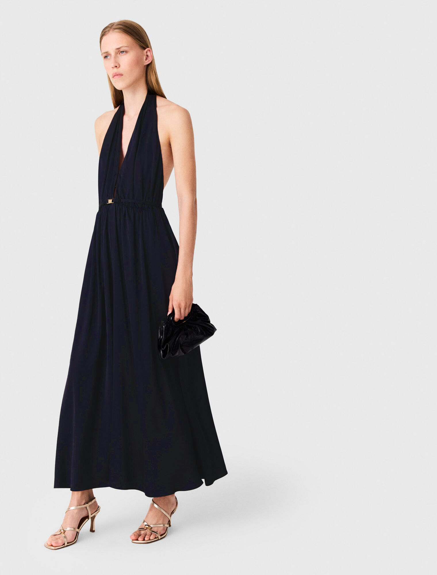 Robe longue pliss&eacute;e dos nu