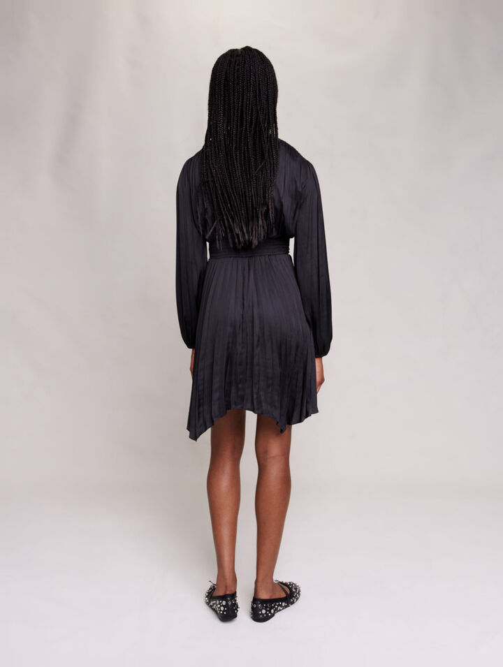 Robe courte drapée satinée