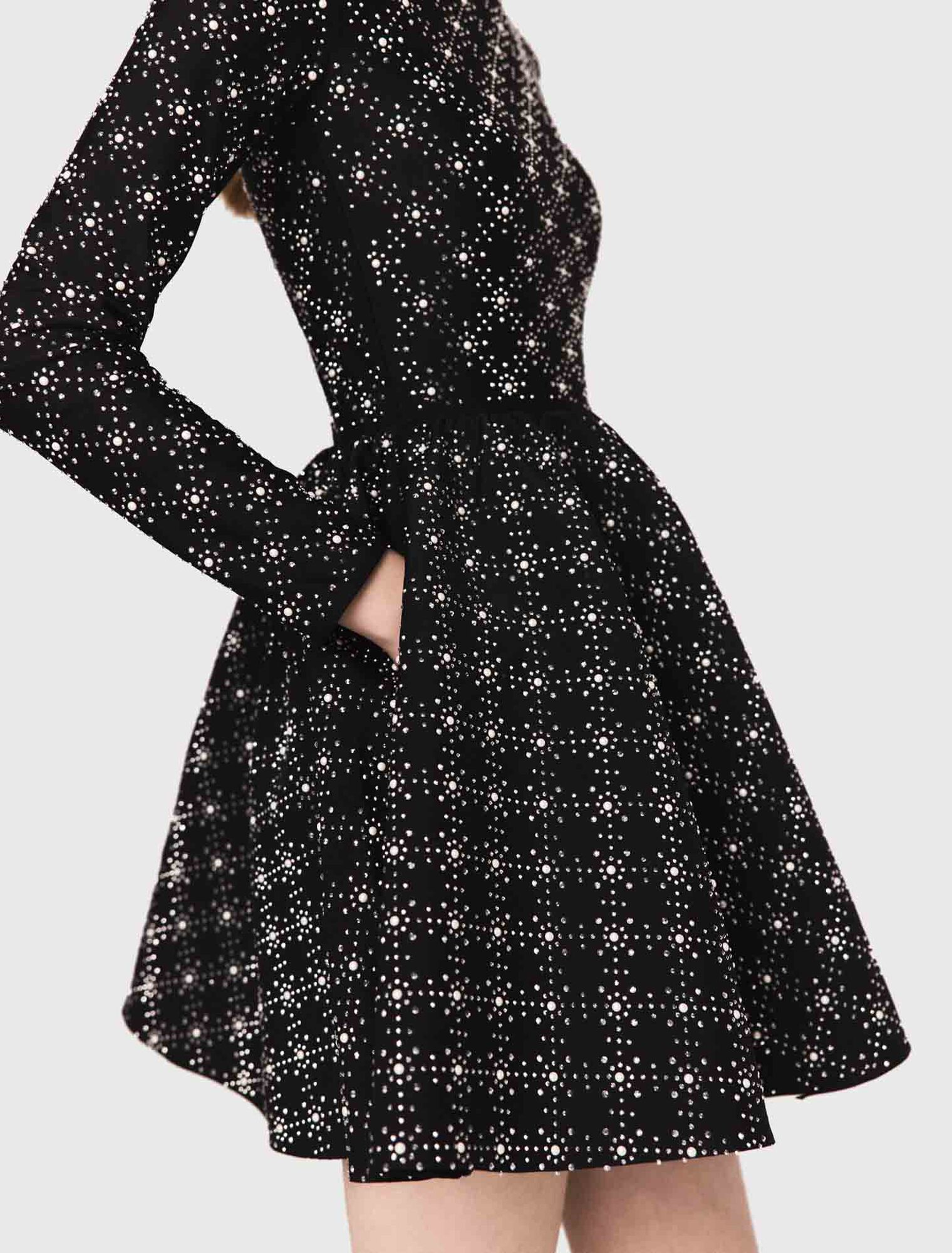 Robe patineuse à perles et strass