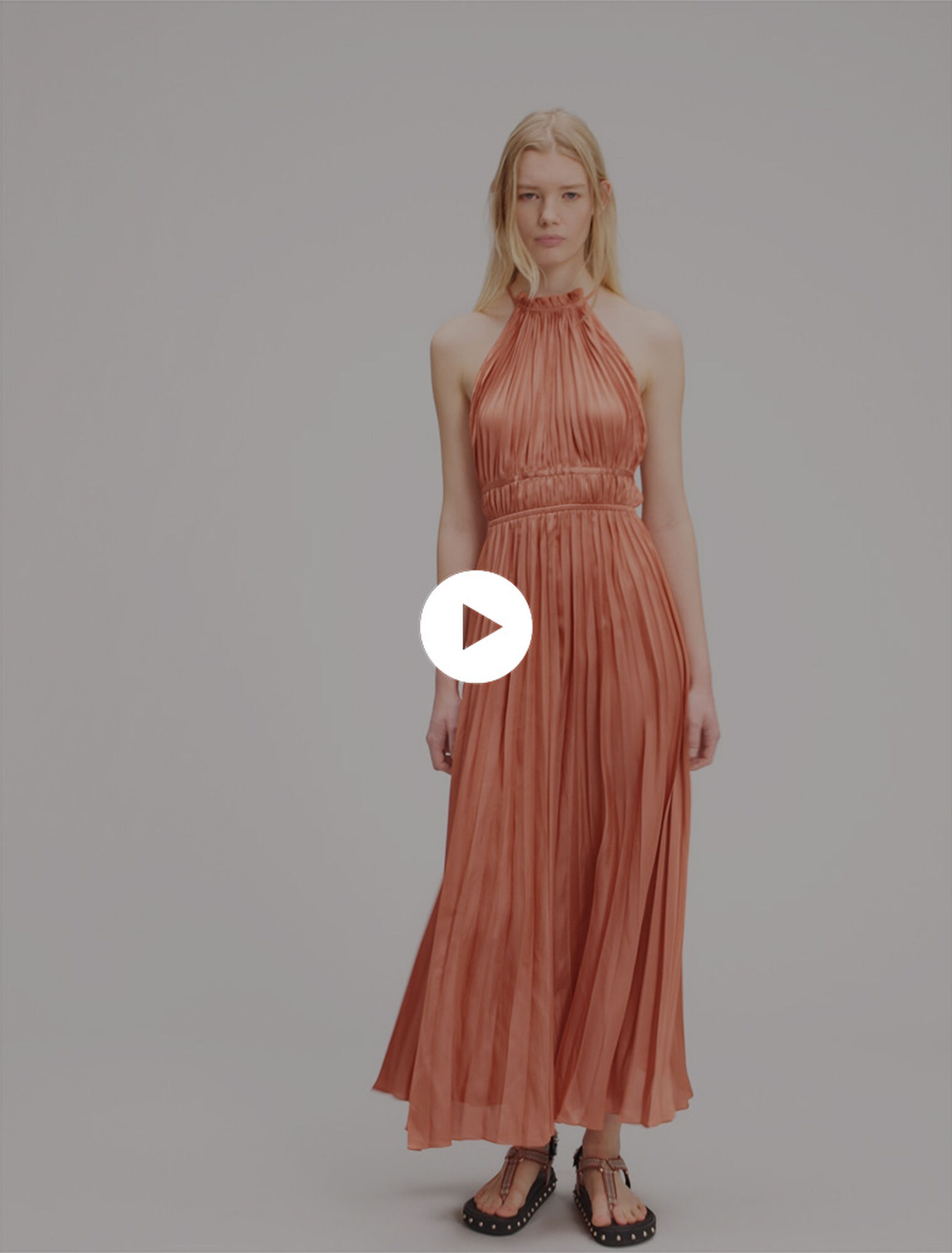 Robe longue plissée