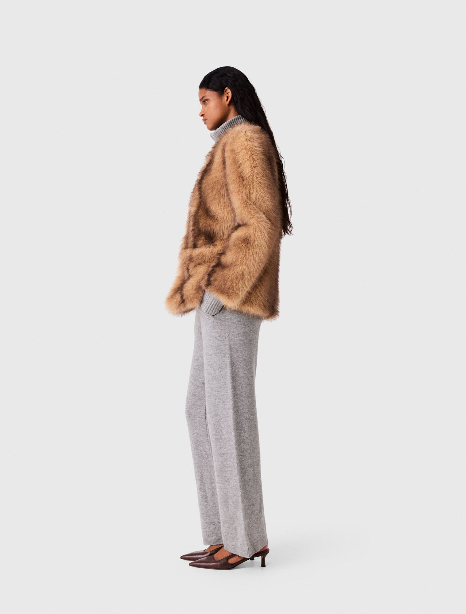 Manteau mi-long en fausse fourrure