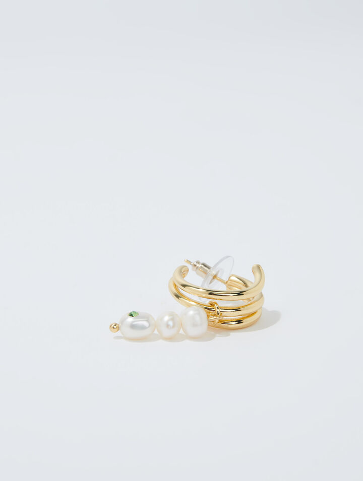 Boucle d'oreille ornée de perles