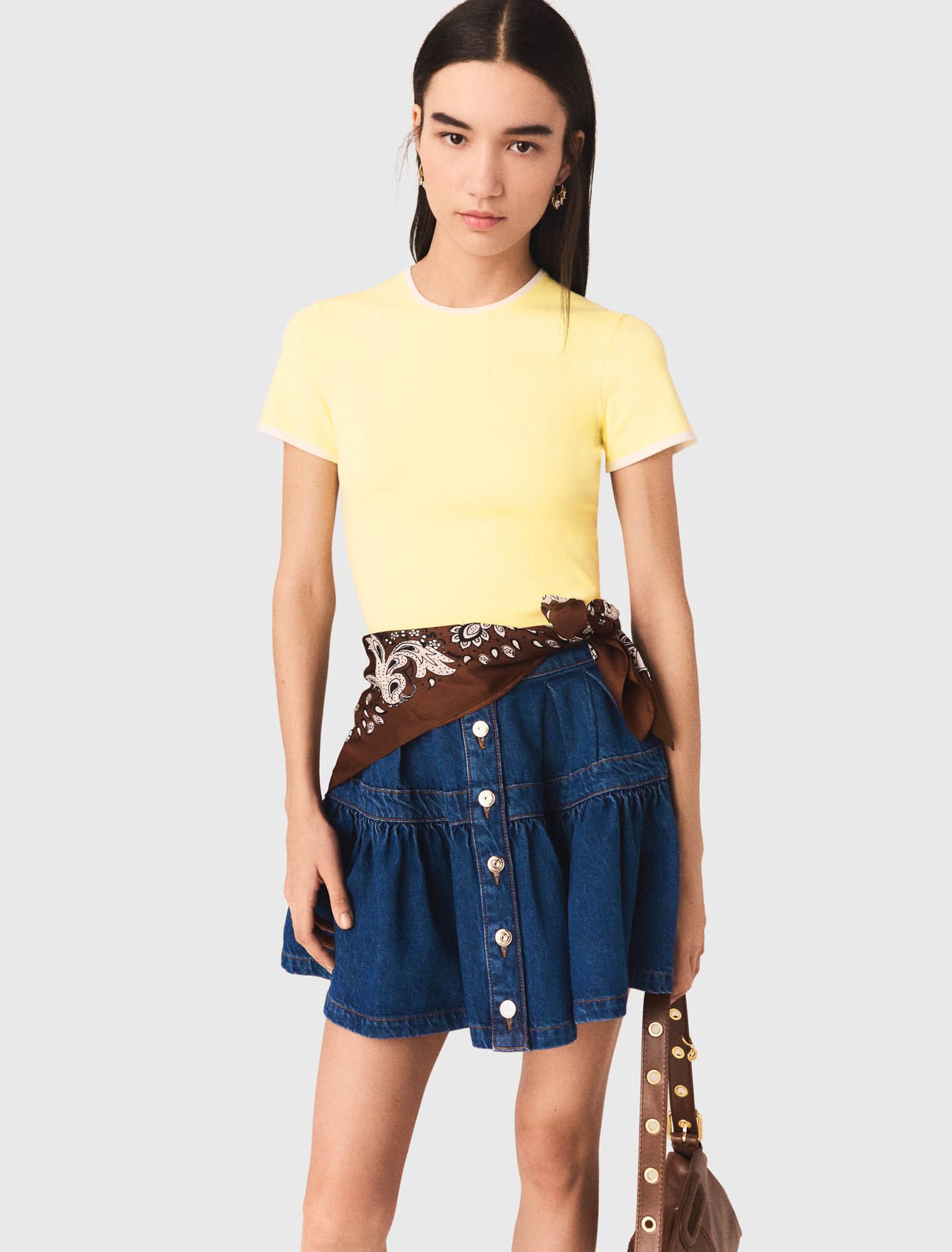 Pull avec d&eacute;coupe ronde sur le dos