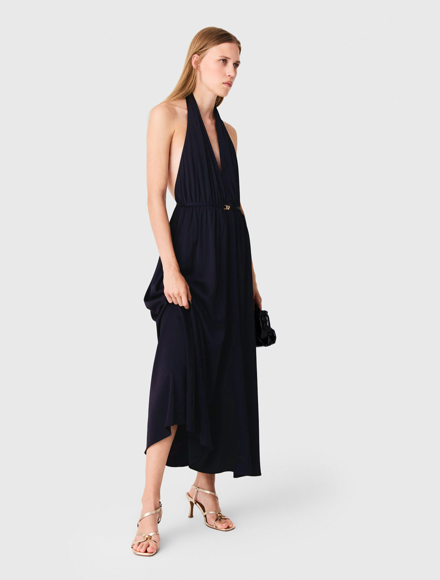 Robe longue pliss&eacute;e dos nu
